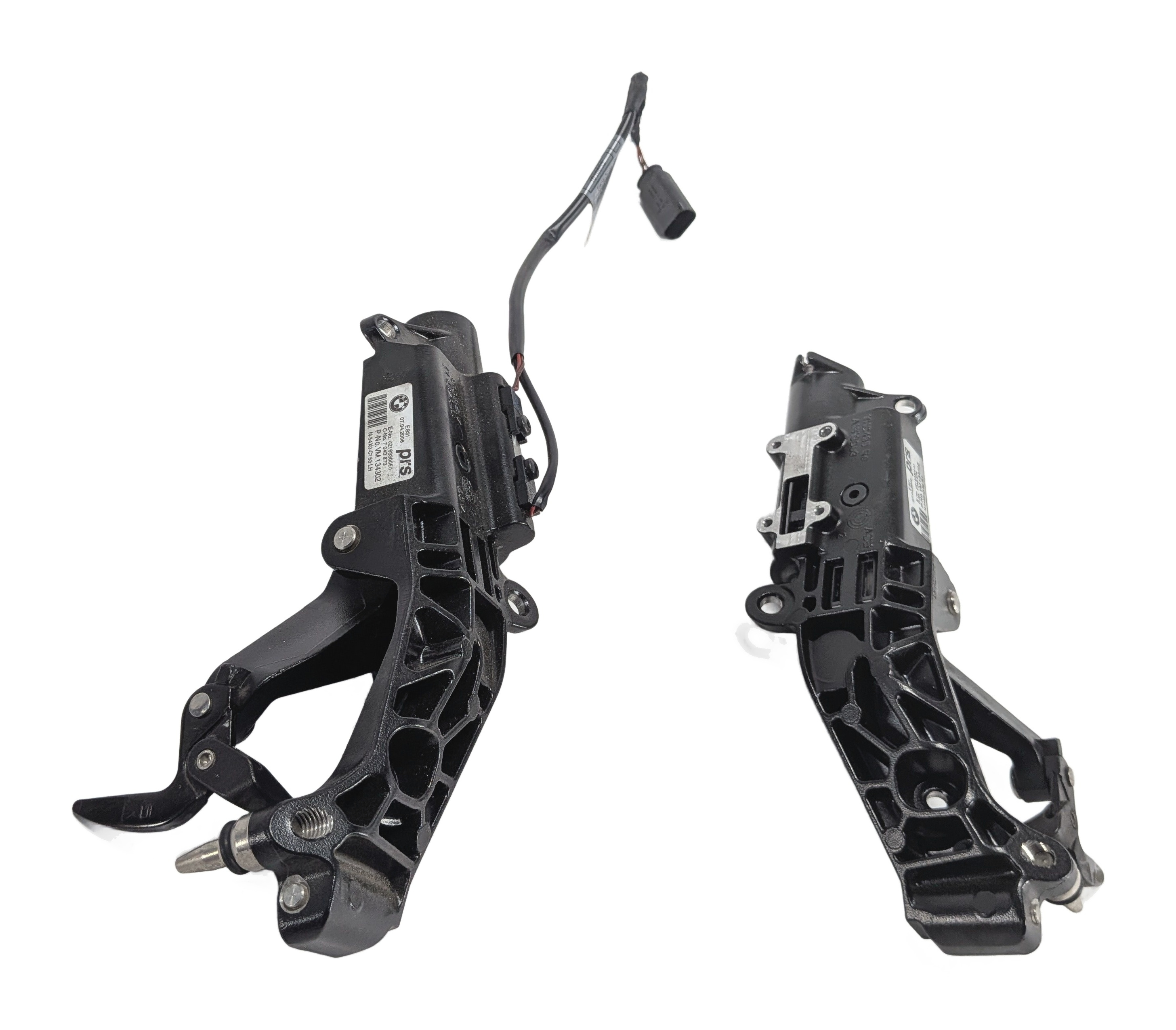 2006 BMW Z4 (E85) FRONT CONVERTIBLE TOP ROOF LOCK LATCH LEFT & RIGHT SET/2 — exact item pictured