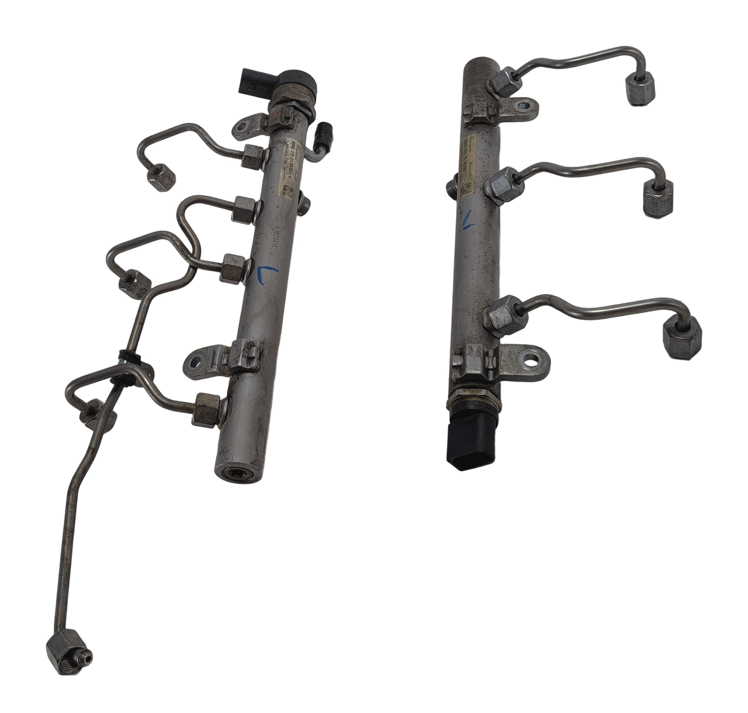 2011 MERCEDES E350 (W212) OM642 DIESEL FUEL RAIL SET/2 w/LINES PRESSURE SENSOR — exact item pictured