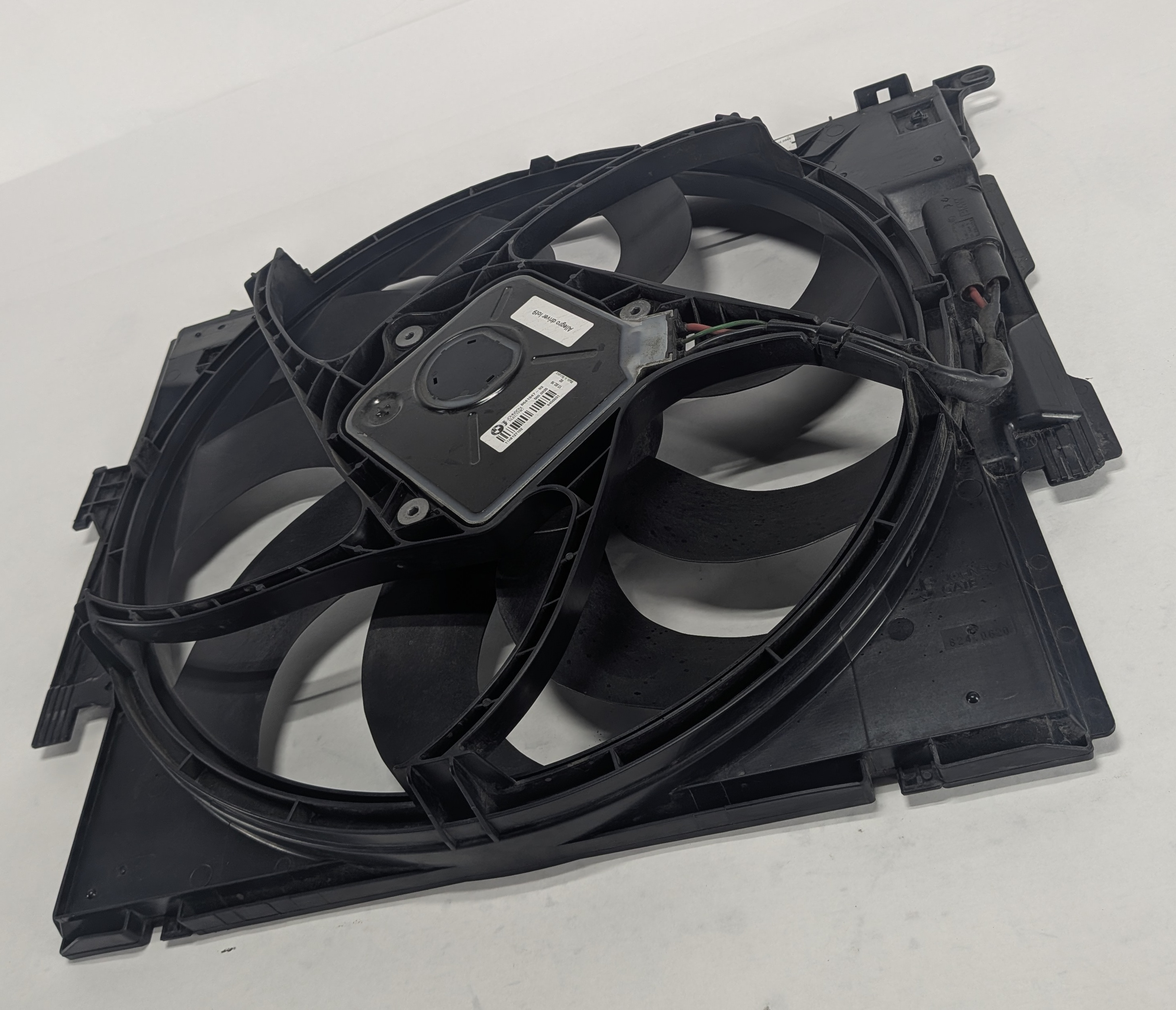 12-16 BMW 2 3 4 SERIES (F22 F30 F31 F32) RADIATOR ELECTRIC COOLING FAN w/ SHROUD — exact item pictured
