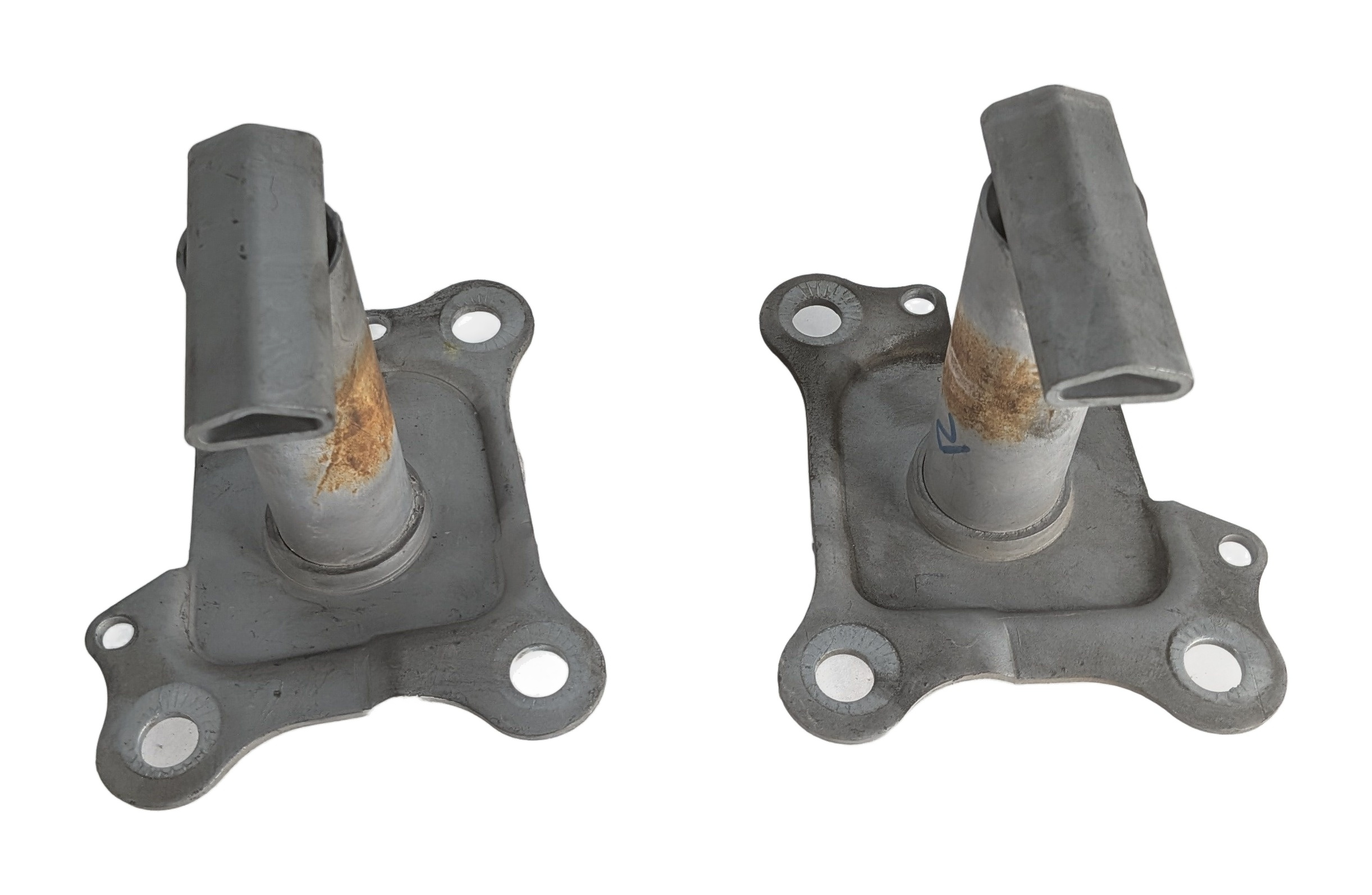 00-06 AUDI TT FRONT BUMPER MOUNT BRACKET LEFT/RIGHT SET/2 — exact item pictured