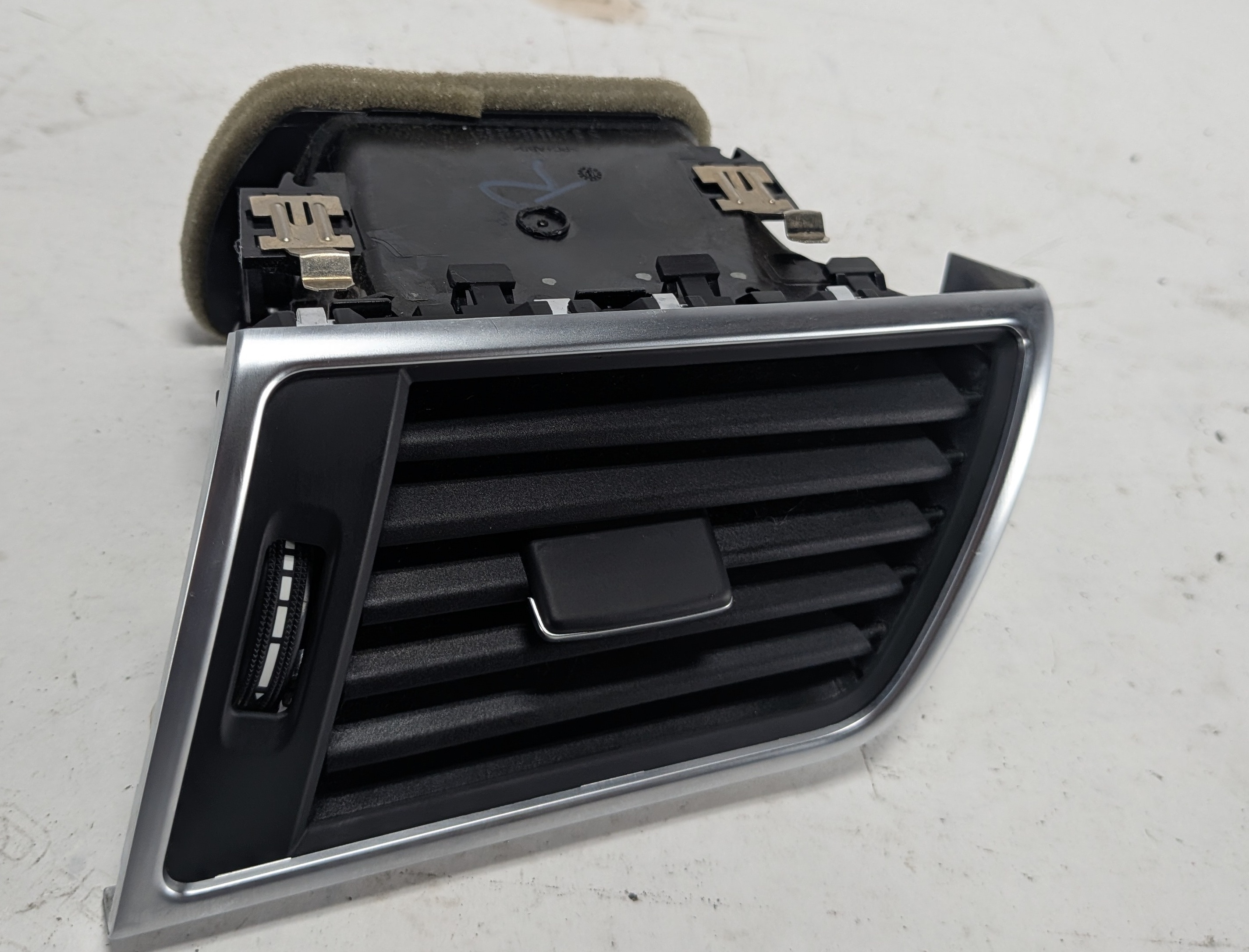 2012 MERCEDES ML350 (W166) FRONT RIGHT PASSENGER DASH HEAT AIR AC VENT (Black) — exact item pictured
