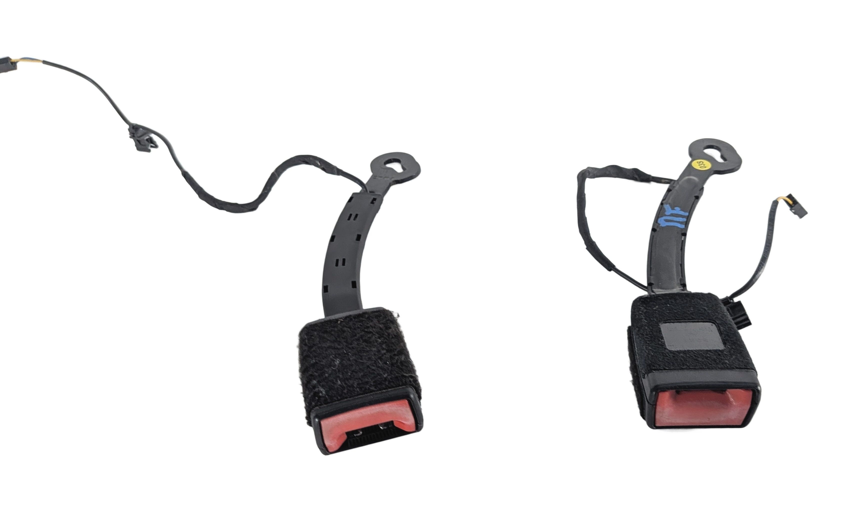 15-19 AUDI A3 S3 RS3 (8V) FRONT LEFT/RIGHT SEATBELT BUCKLE SET/2 (Black) — exact item pictured
