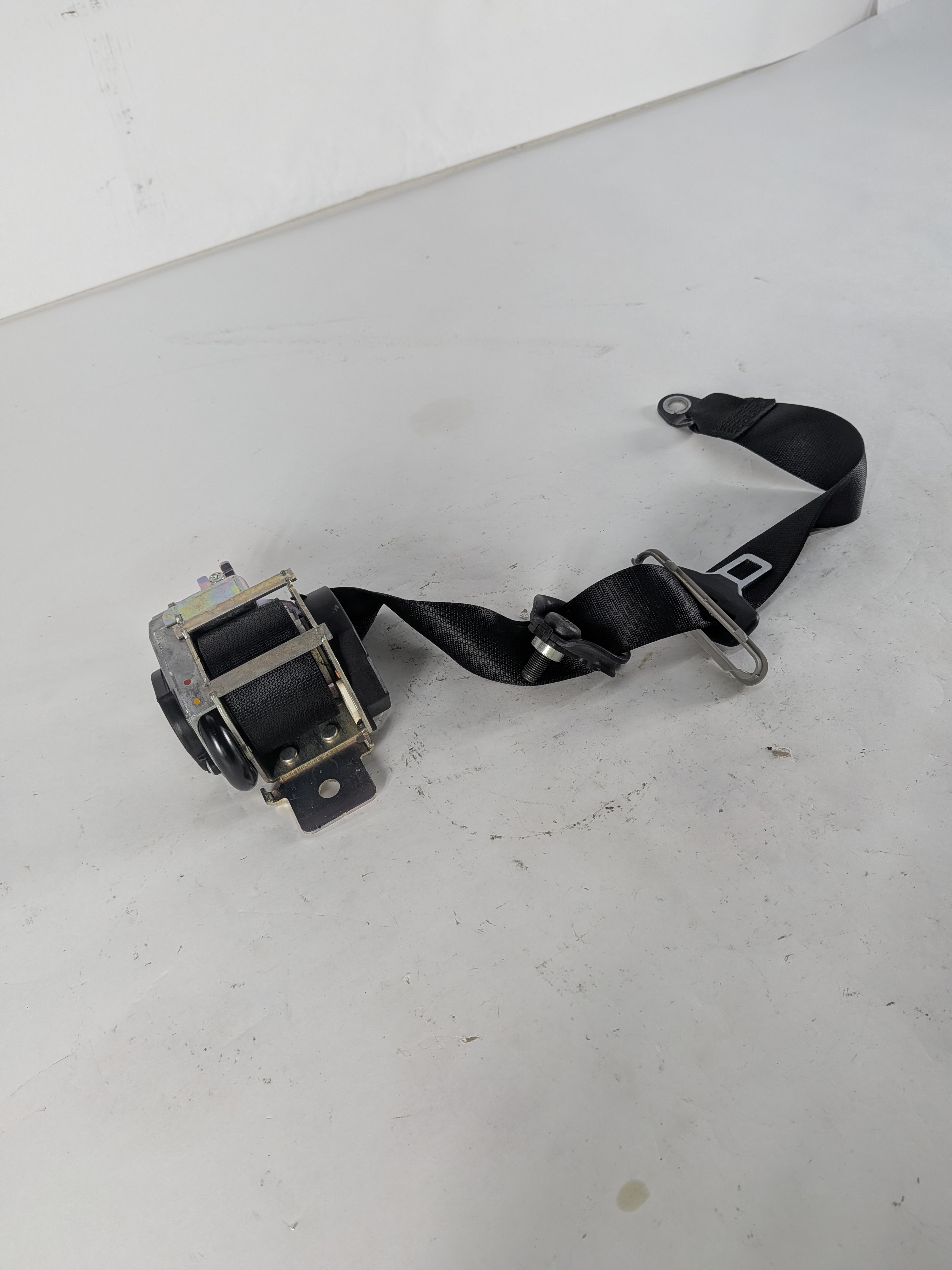 2014 MERCEDES GL550 (X166) REAR RIGHT 2ND ROW SEAT SEATBELT RETRACTOR (Black) — exact item pictured