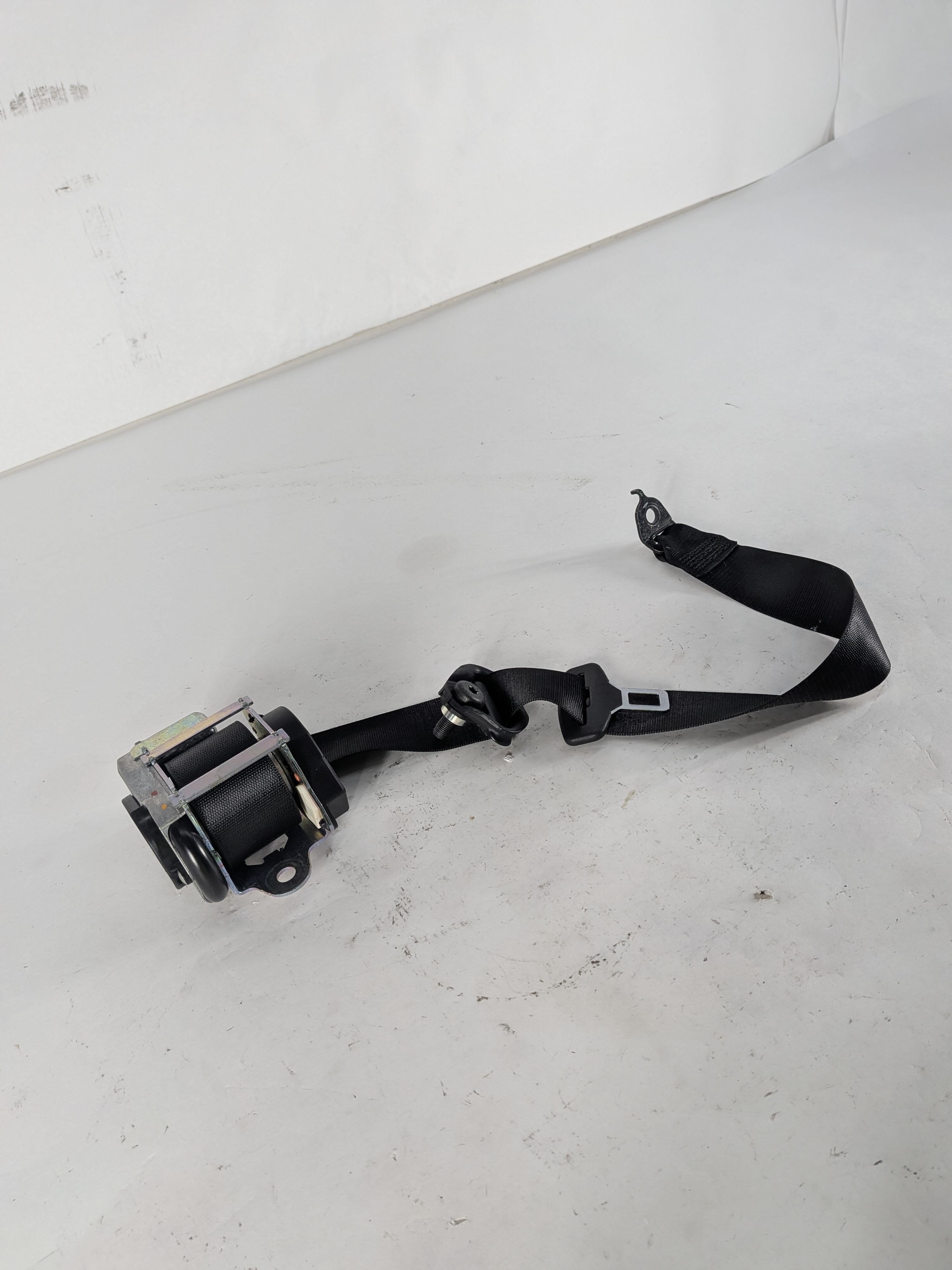 2014 MERCEDES GL550 (X166) REAR LEFT 3RD ROW SEAT SEATBELT RETRACTOR (Black) — exact item pictured