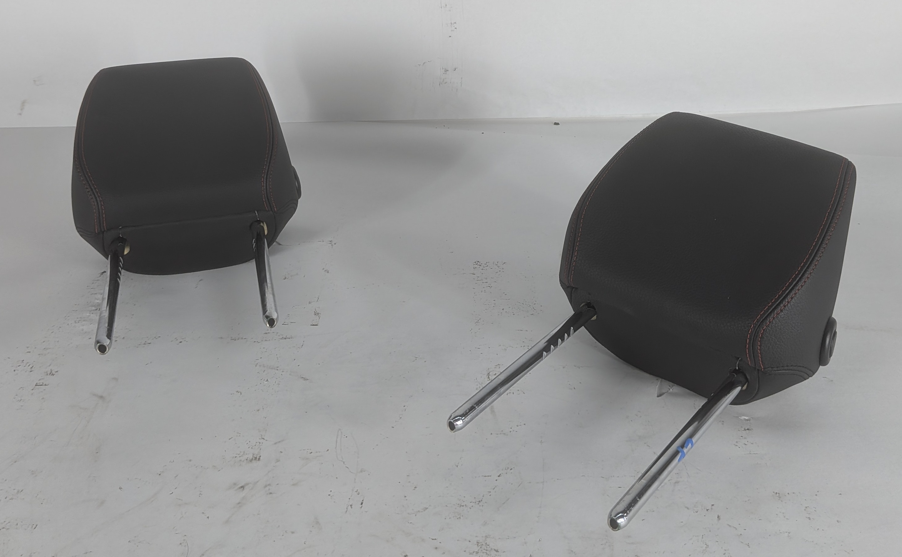 13-20 BMW 3 4 F30 F32 FRONT LEFT & RIGHT HEADREST SET2 (BLACK w/ RED STITCH) — exact item pictured