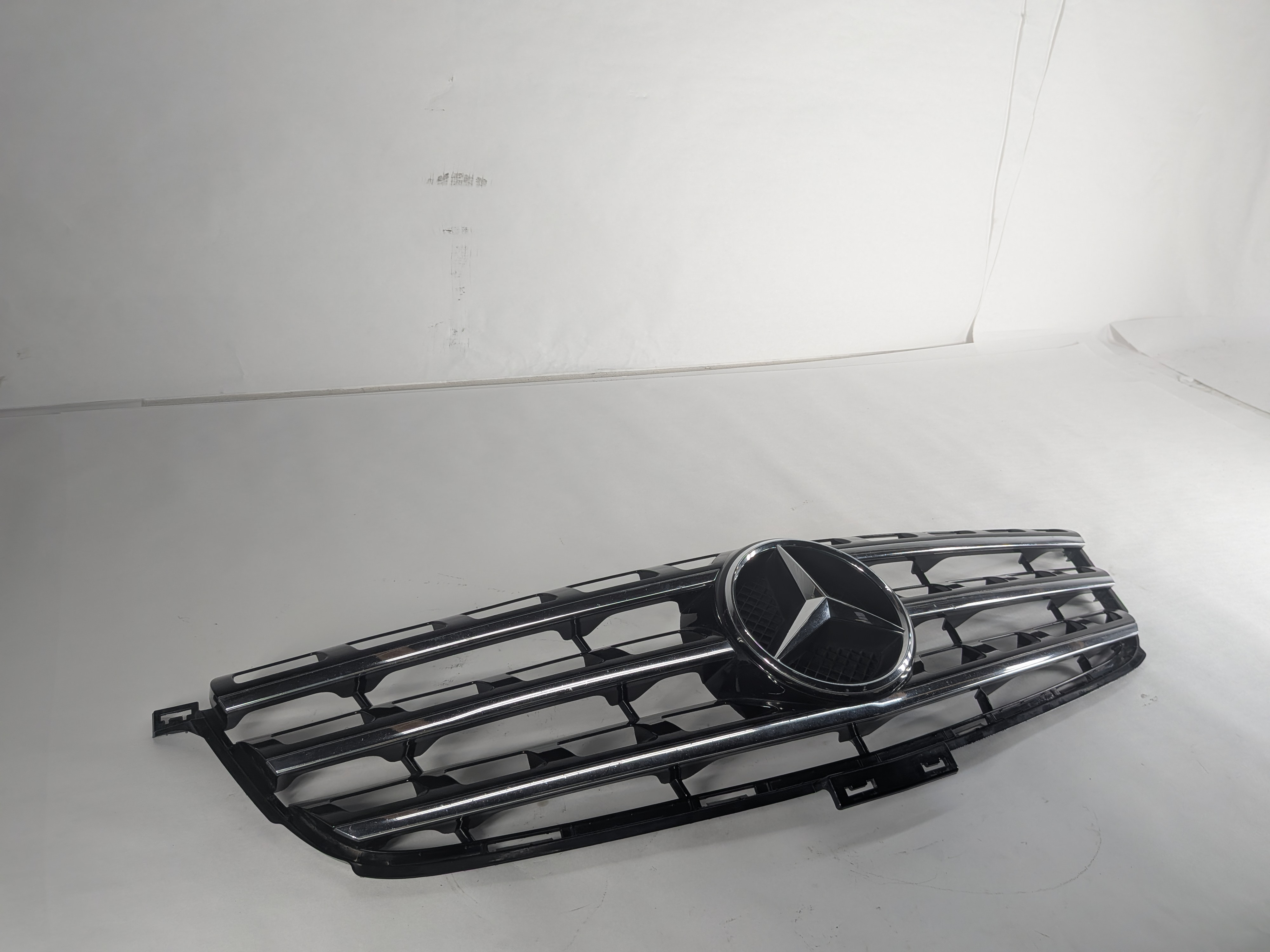 2012-2015 MERCEDES ML250 ML350 ML400 ML550 (W166) FRONT UPPER CENTER GRILLE TRIM — exact item pictured