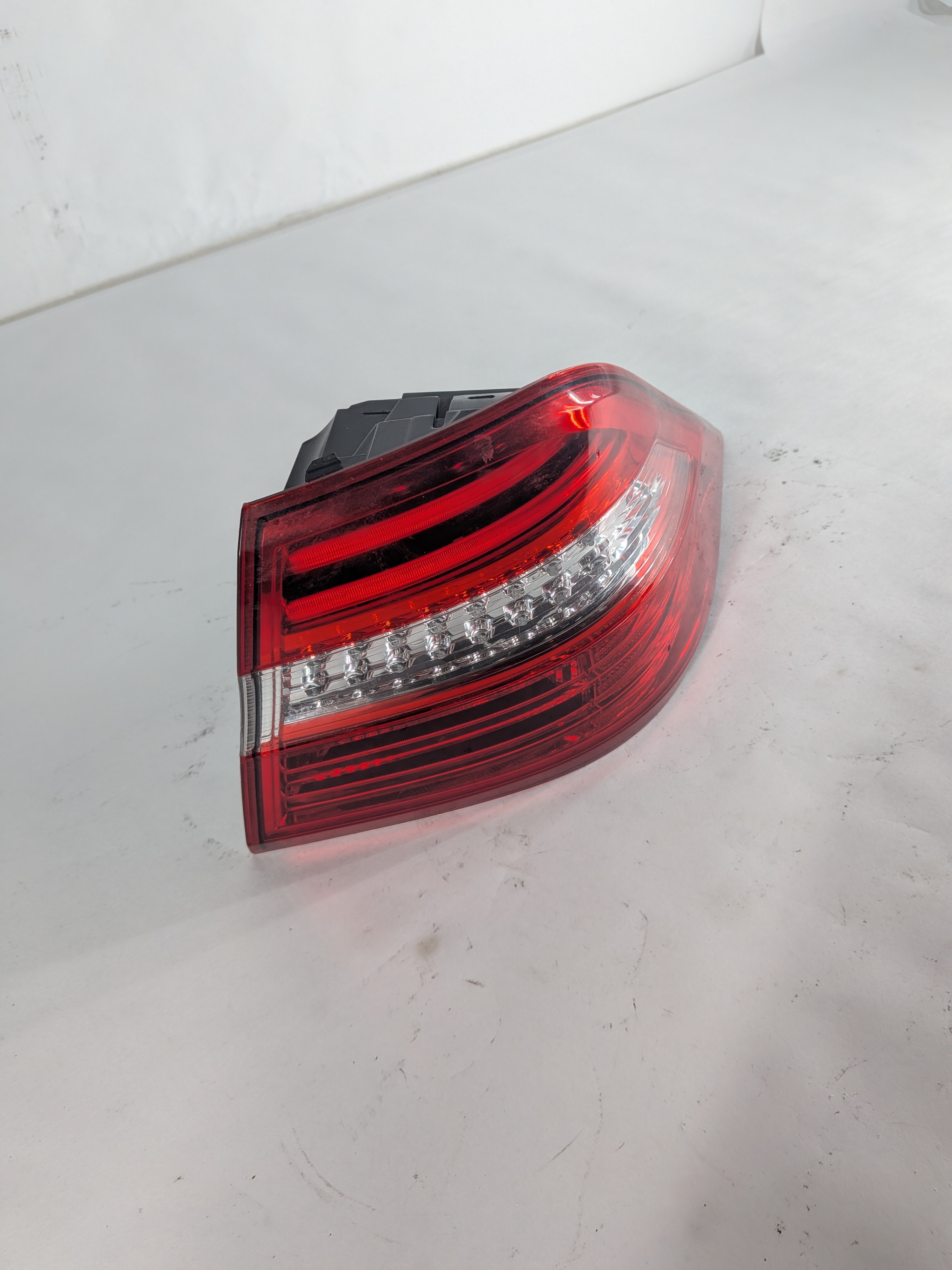 12-15 MERCEDES ML-CLASS (W166) REAR RIGHT PASSENGER LED TAILLIGHT BRAKE LIGHT — exact item pictured