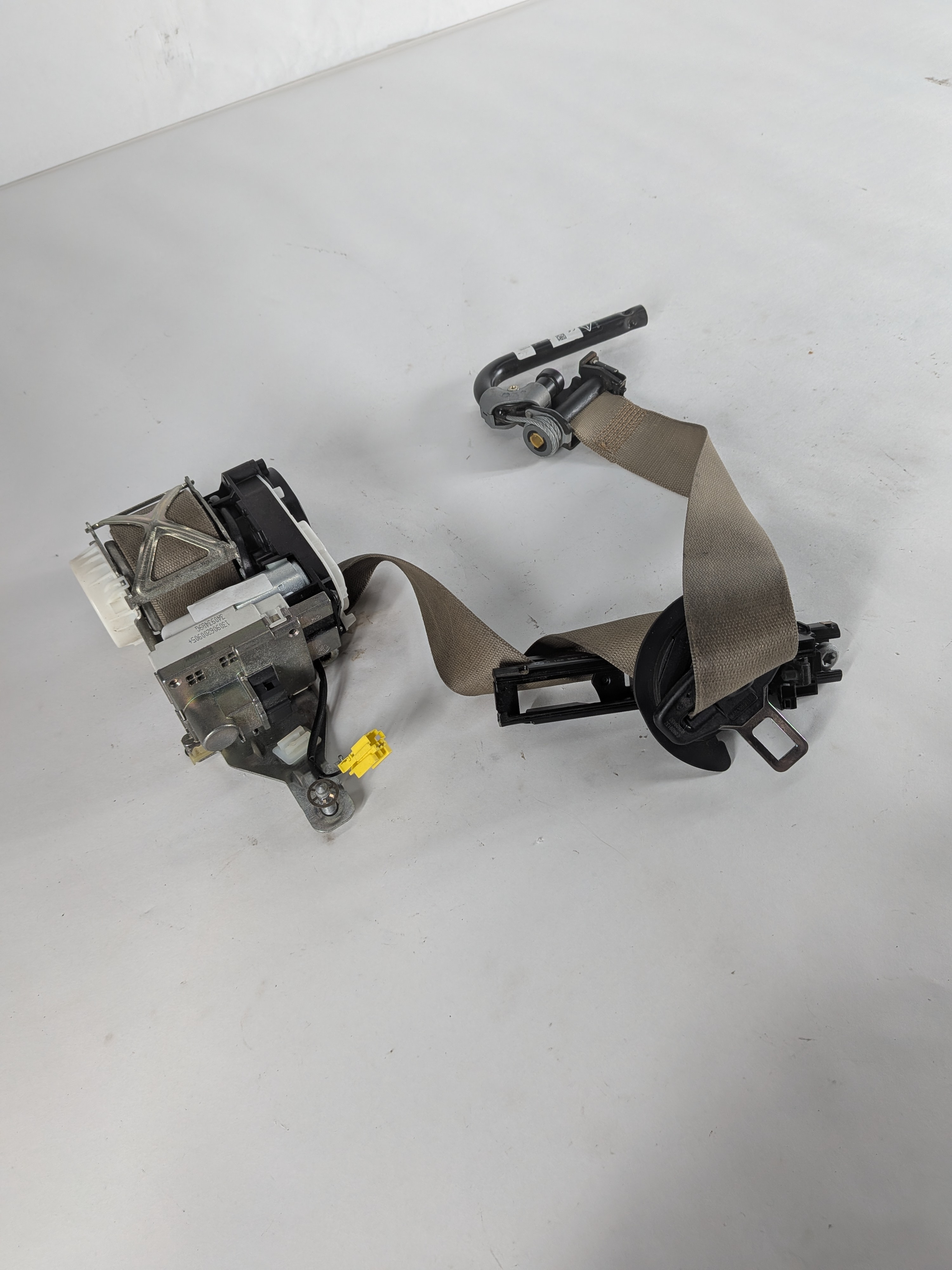 12-16 MERCEDES GL CLASS W166 X166 FRONT LEFT DRIVER SEATBELT RETRACTOR (Beitge) — exact item pictured