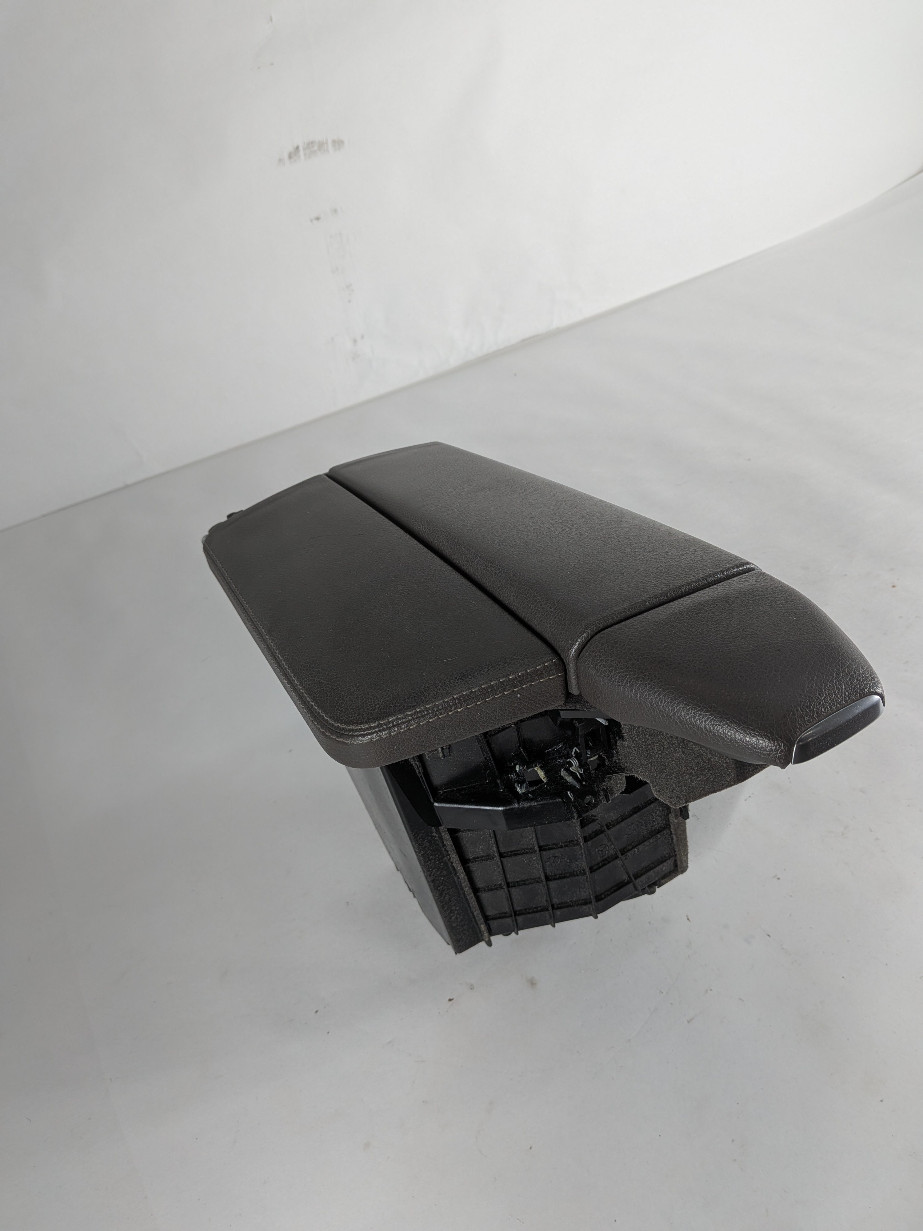 2012-2015 MERCEDES GL ML CLASS (W166 X166) FRONT CENTER CONSOLE ARMREST (BROWN) — exact item pictured
