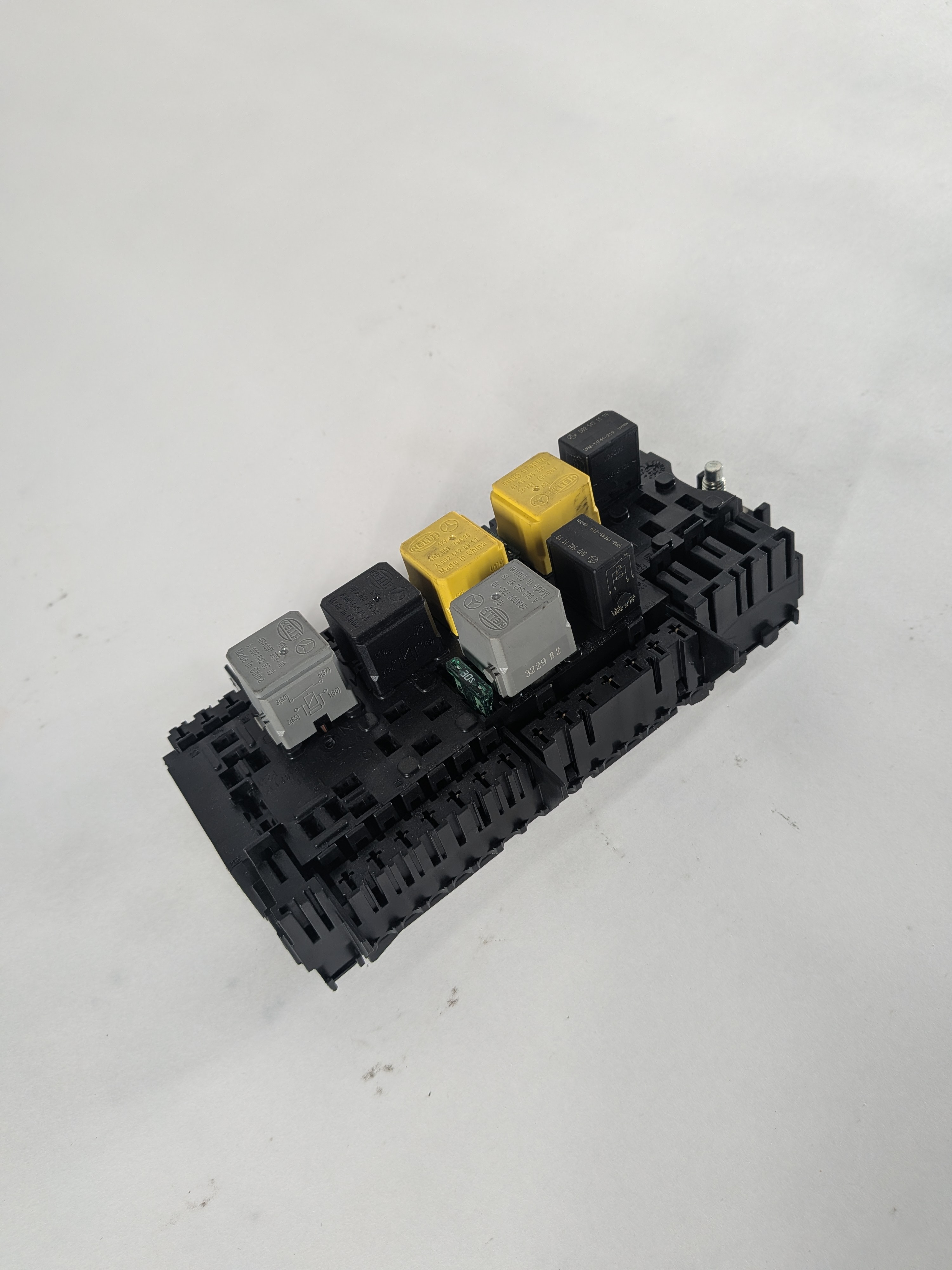 12-16 MERCEDES GL ML CLASS (W166 X166) FRONT ENGINE BAY RELAY JUNCTION FUSE BOX — exact item pictured
