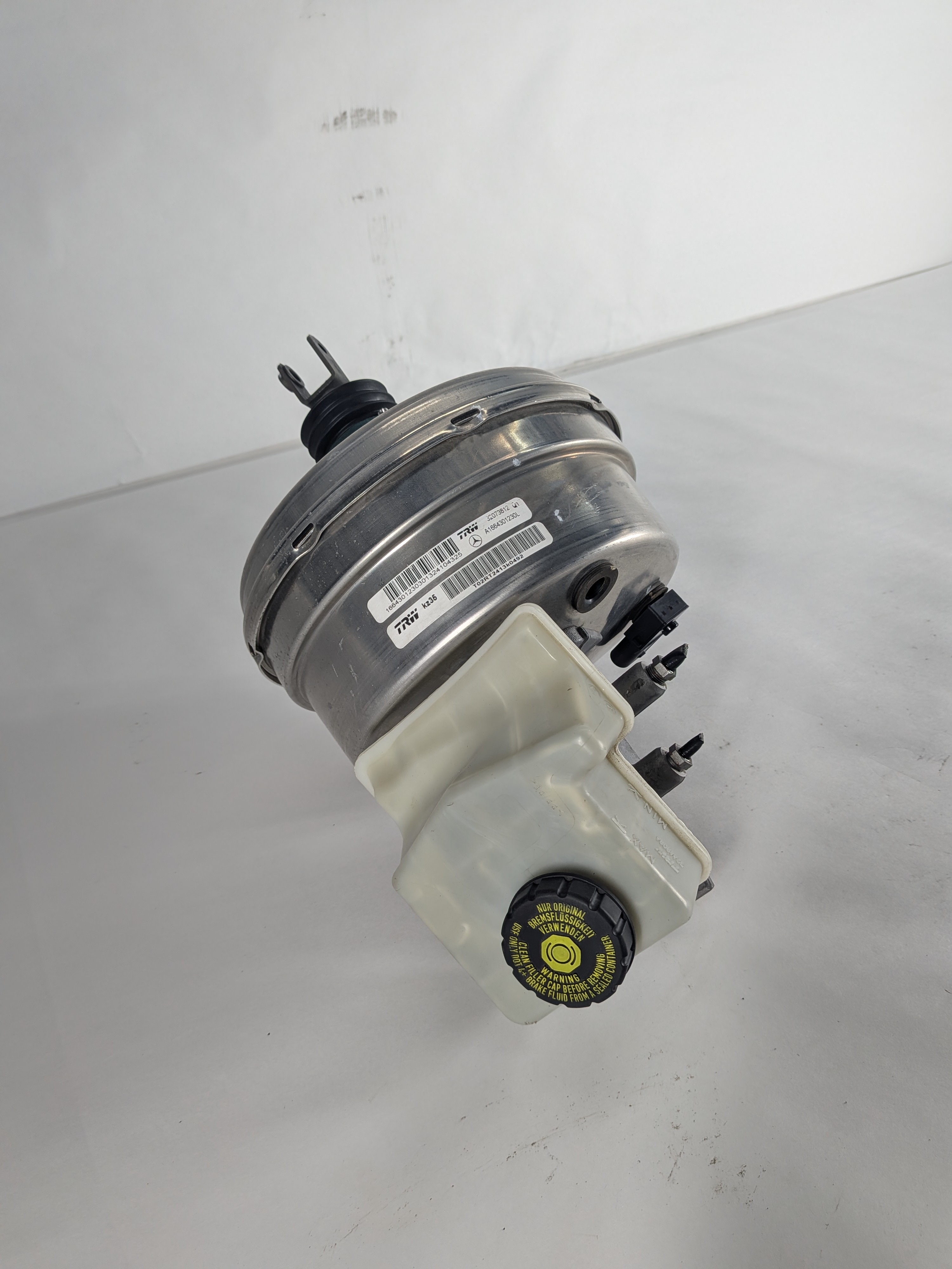 13-19 ML GLE GL GLS (W166 X166) BRAKE BOOSTER w/ MASTER CYLINDER & RESERVOIR — exact item pictured