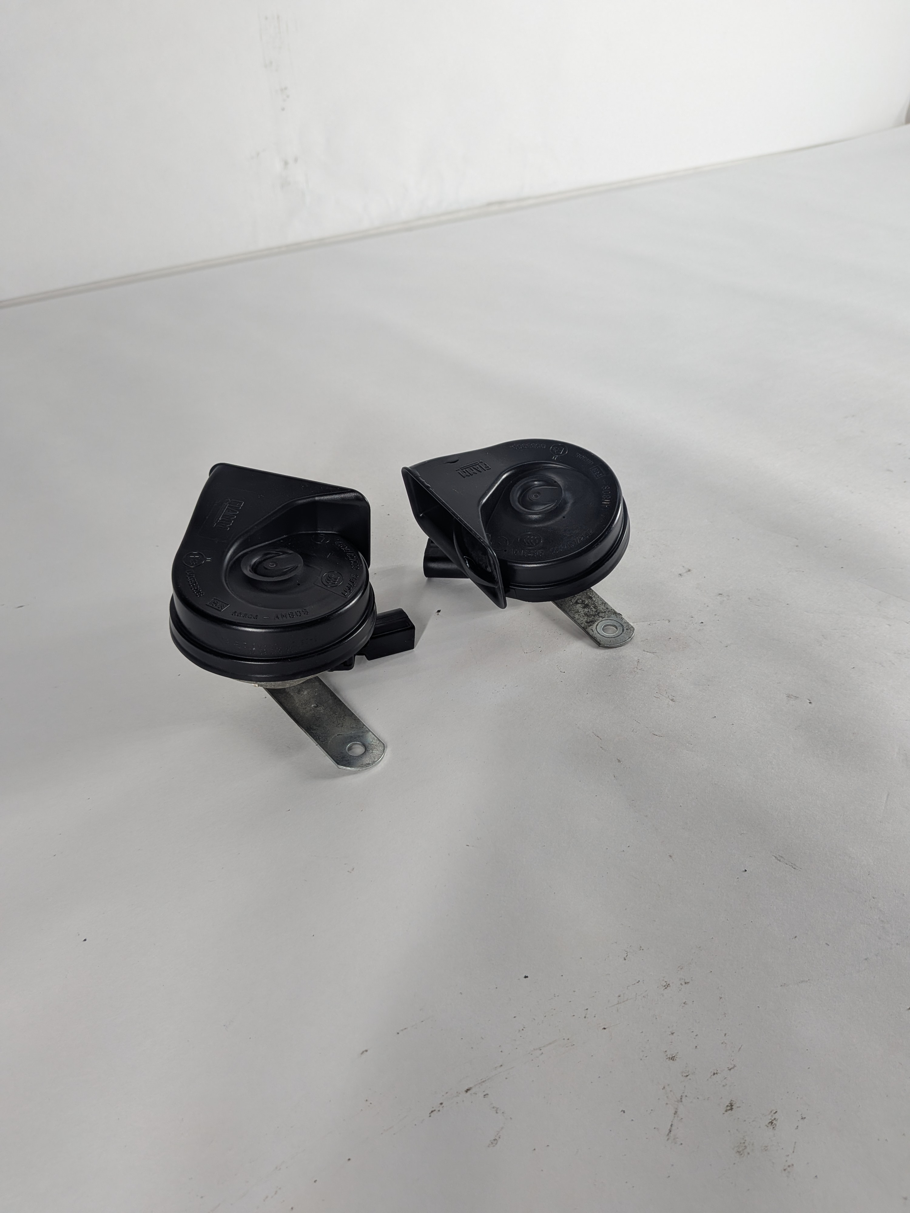 13-19 MERCEDES GL GLE GLS ML CLASS (W166 X166) HIGH & LOW TONE SAFETY HORN SET — exact item pictured
