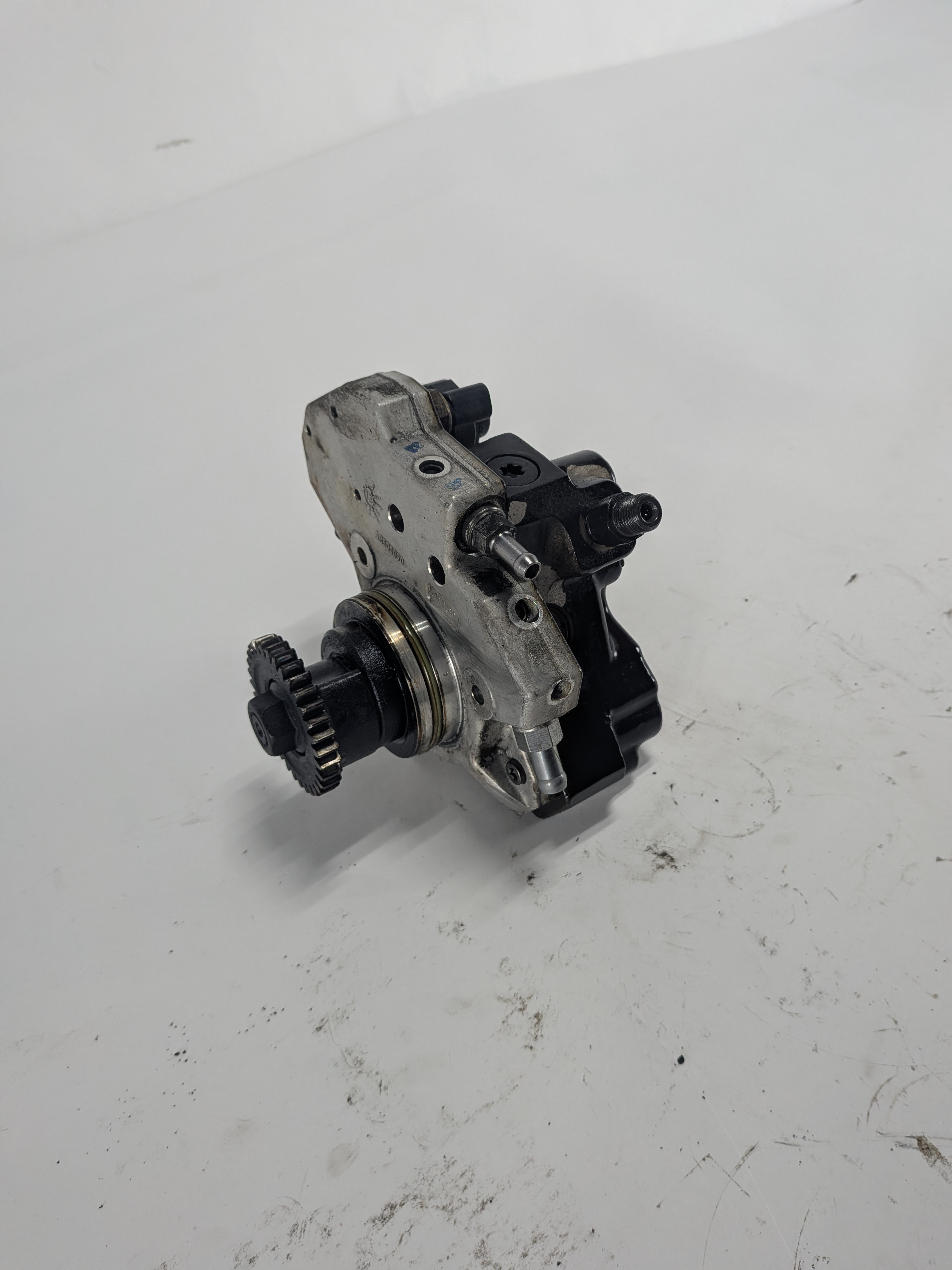 12-17 MERCEDES GL350 GLE350D ML350 S350 (W166 W221) DIESEL MECHANICAL FUEL PUMP — exact item pictured