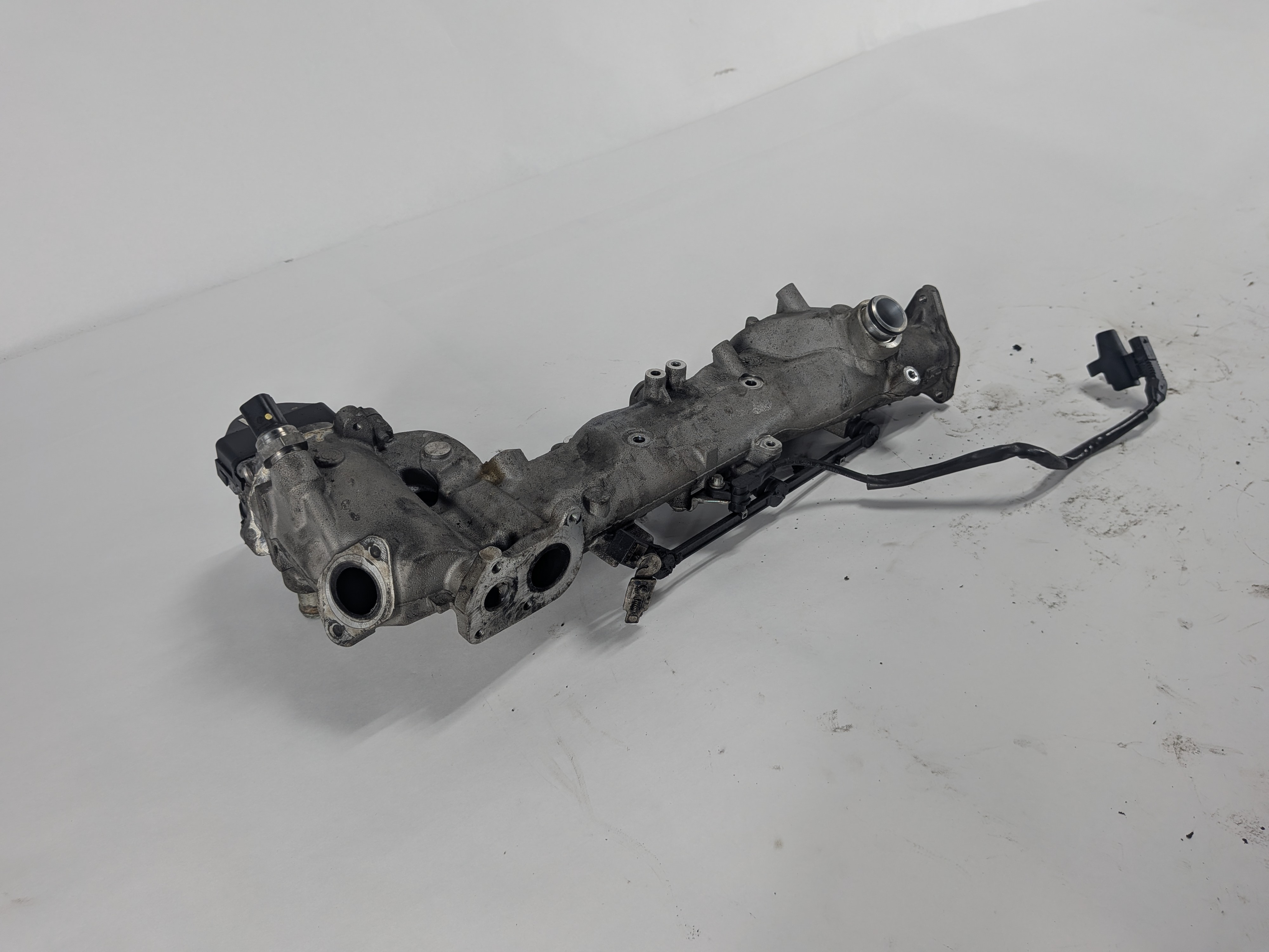 12-15 MERCEDES GL350 ML350 S350 (W166 X166 W221) DIESEL LEFT INTAKE MANIFOLD — exact item pictured