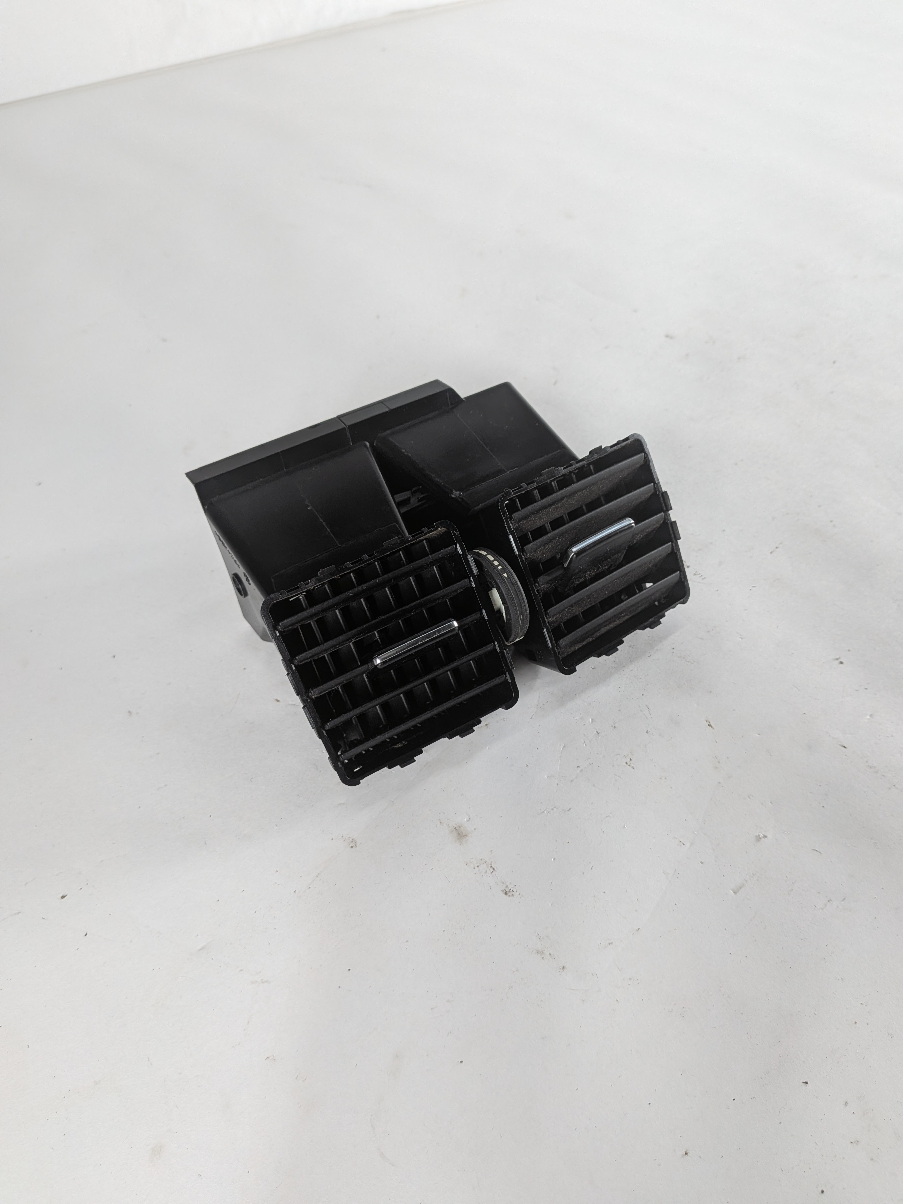 2014 MERCEDES ML350 (W166) REAR CENTER CONSOLE HEAT AIR AC VENT GRILLE (Black) — exact item pictured
