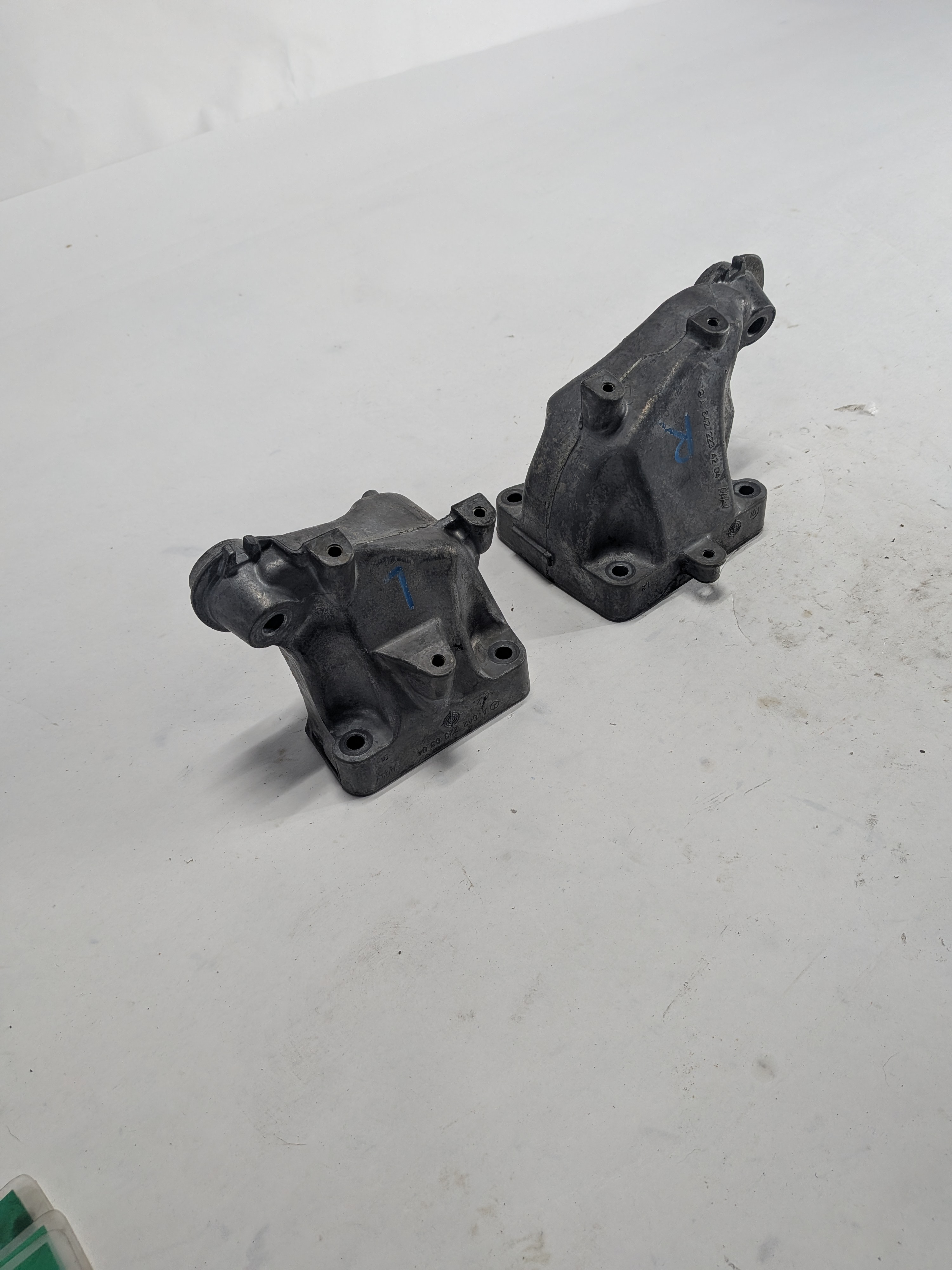 2014 MERCEDES ML350 W166 3.0L OM642 DIESEL ENGINE LEFT/RIGHT MOUNT BRACKET SET/2 — exact item pictured