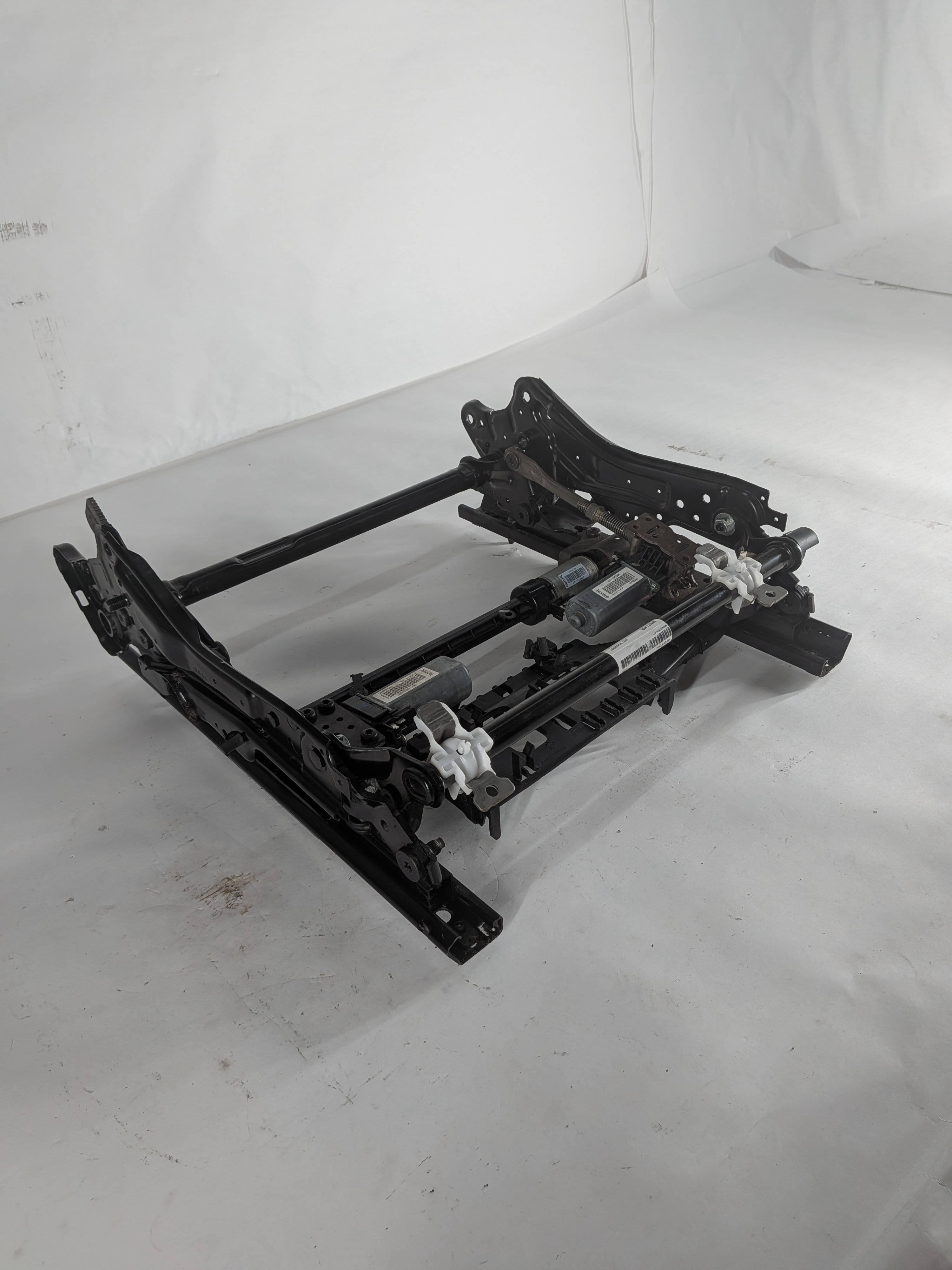 12-15 MERCEDES GL350 GL550 ML350 ML550 (W166 X166) DRIVER SEAT TRACK (MEMORY) — exact item pictured