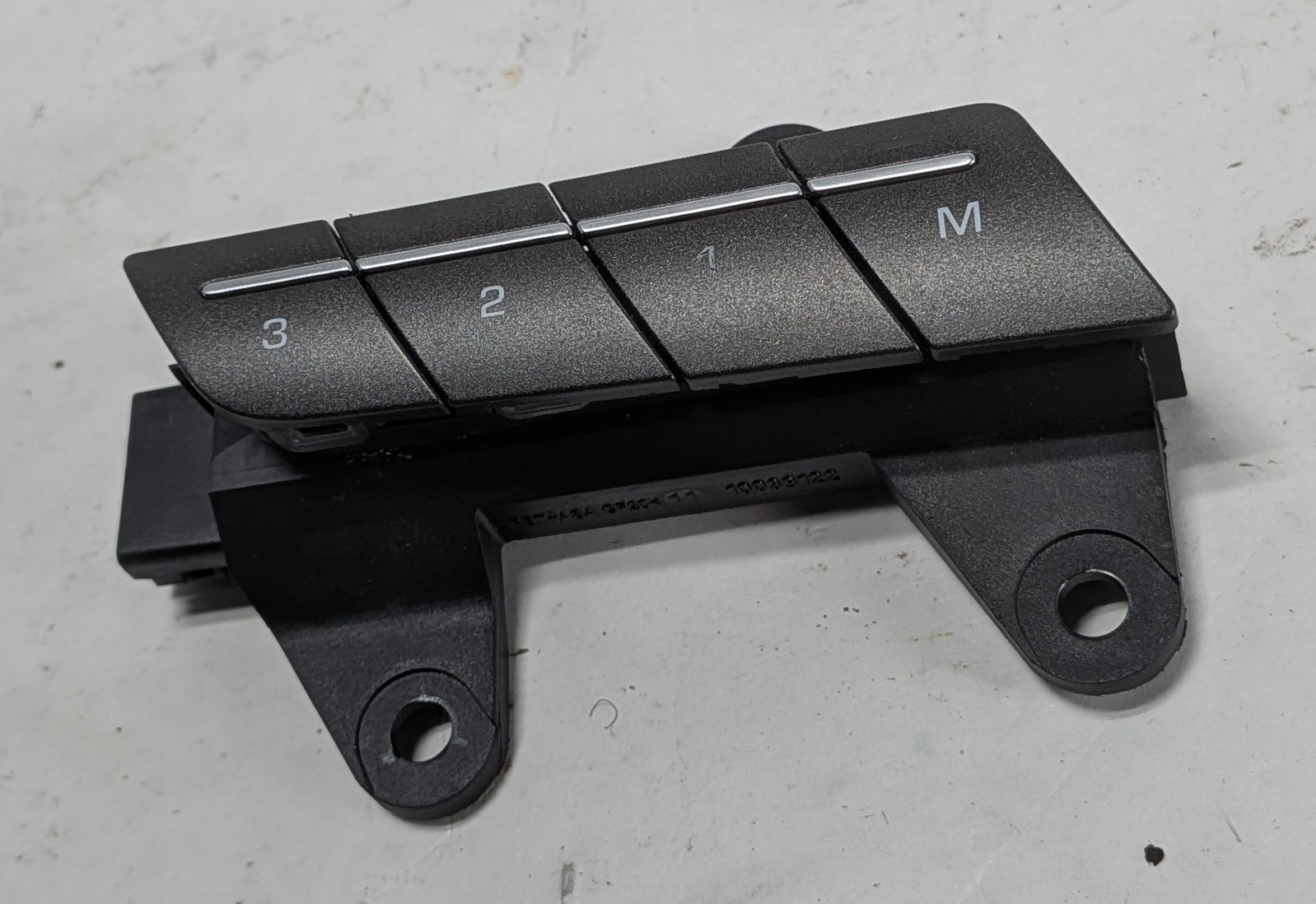 2012-2019 RANGE ROVER EVOQUE (L538) LEFT DRIVER MEMORY SEAT POSITION SWITCH — exact item pictured