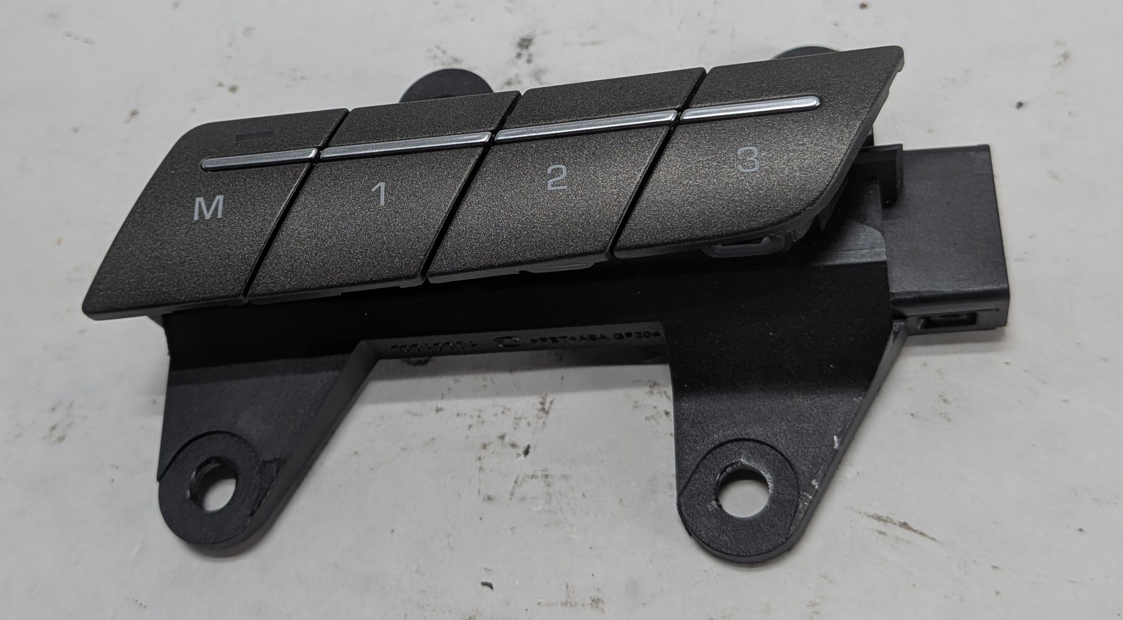 2016 RANGE ROVER EVOQUE (L538) FRONT RIGHT PASSENGER POWER SEAT MEMORY SWITCH — exact item pictured