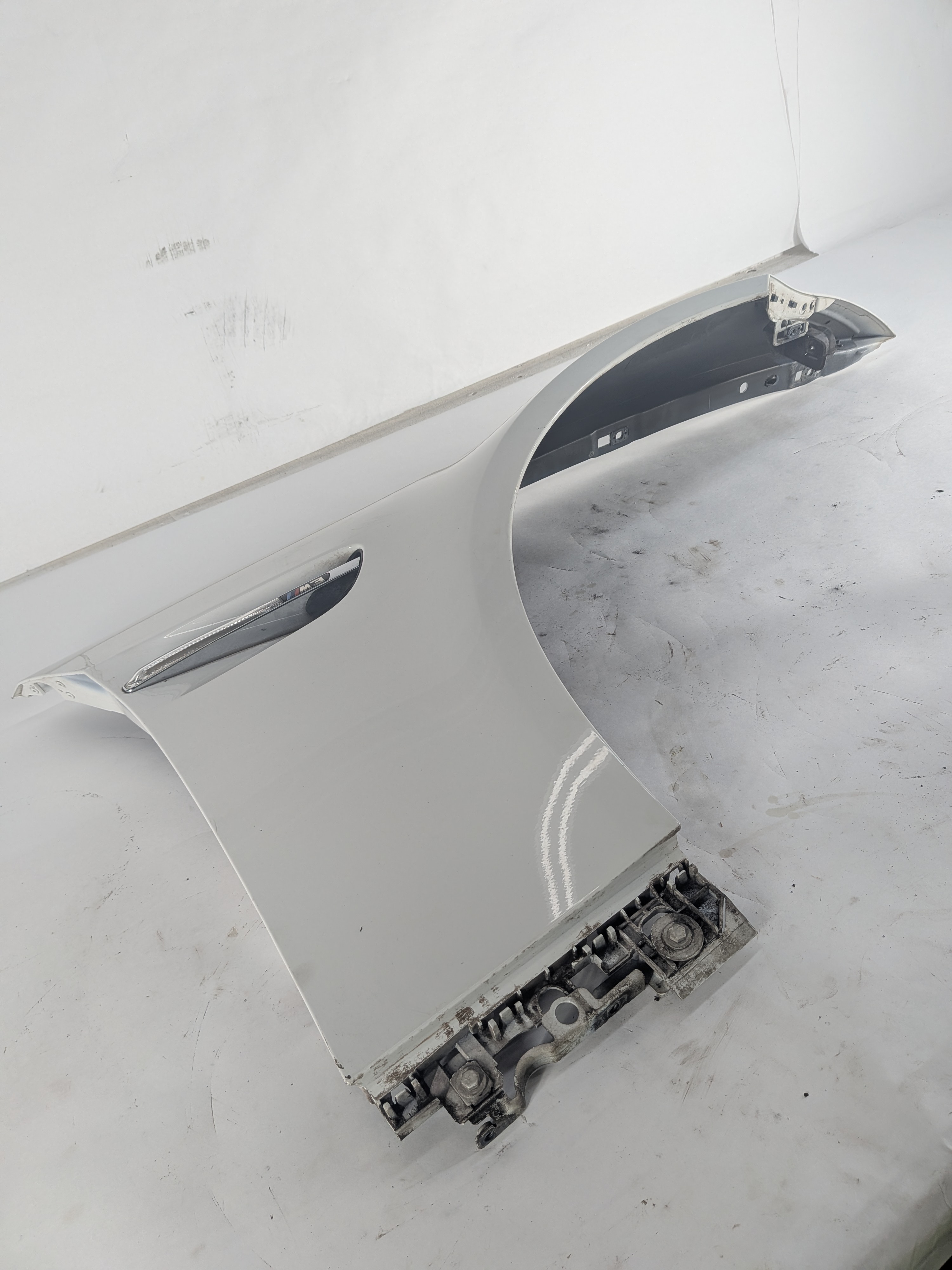 08-13 BMW M3 (E92 E93) FRONT RIGHT PASSENGER FENDER w/ SIDE GILL VENT (White) — exact item pictured