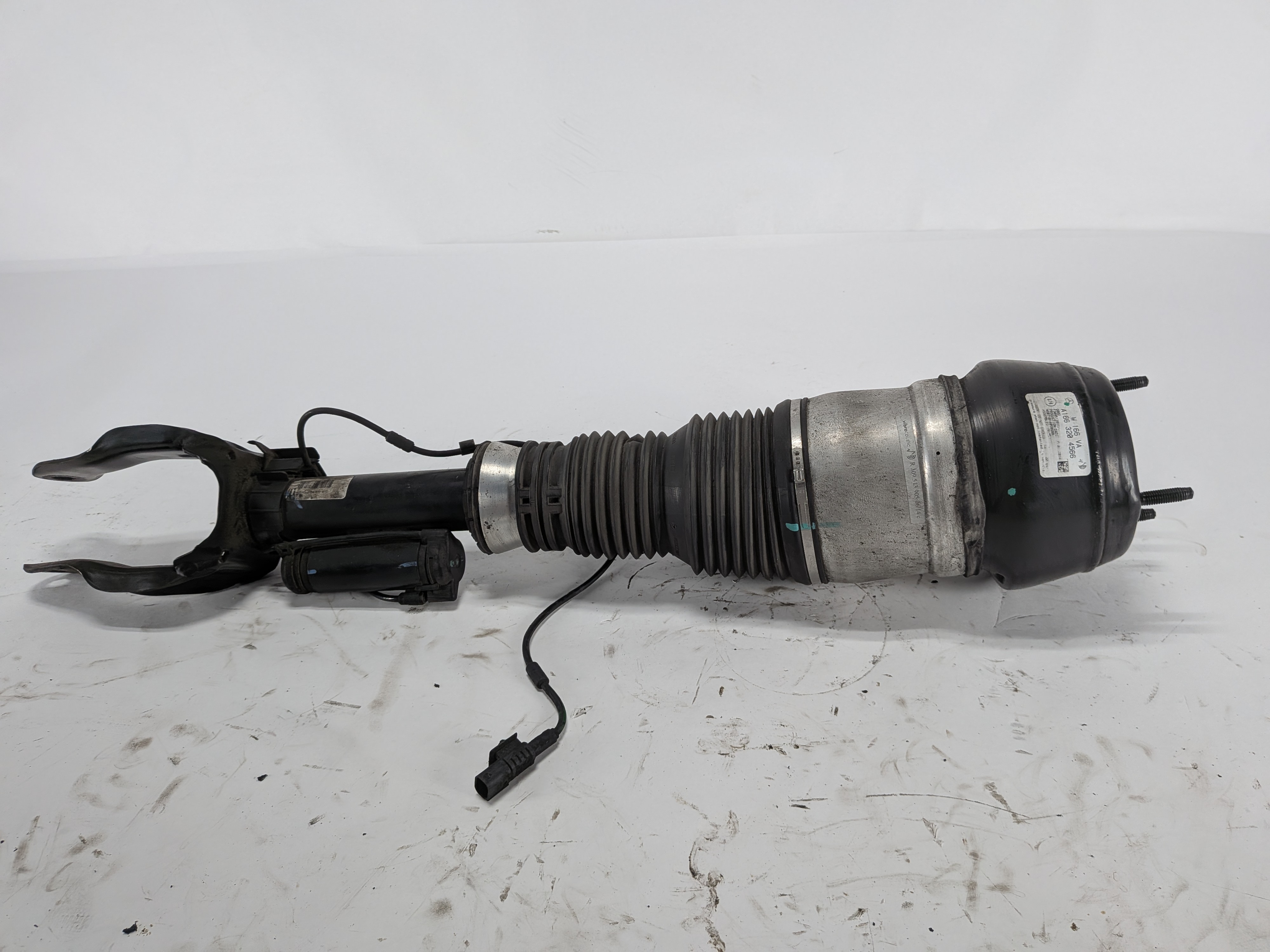 2012-2019 MERCEDES GL350 GL450 GL550 ML550 (W166 X166) LEFT FRONT ADAPTIVE SHOCK — exact item pictured