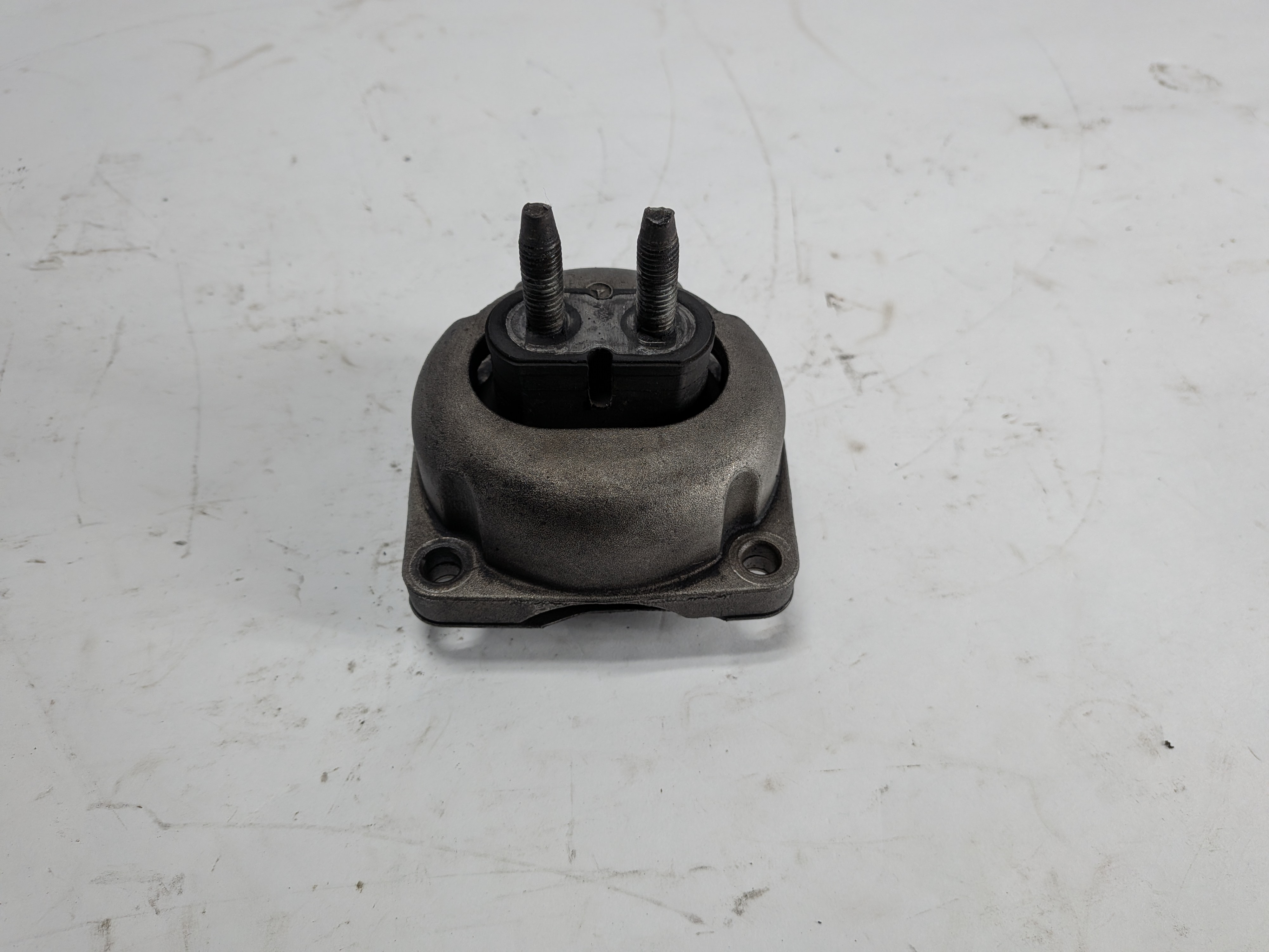 2015 MERCEDES GL550 (X166) AUTOMATIC TRANSMISSION GEARBOX SUPPORT MOUNT BRACKET — exact item pictured