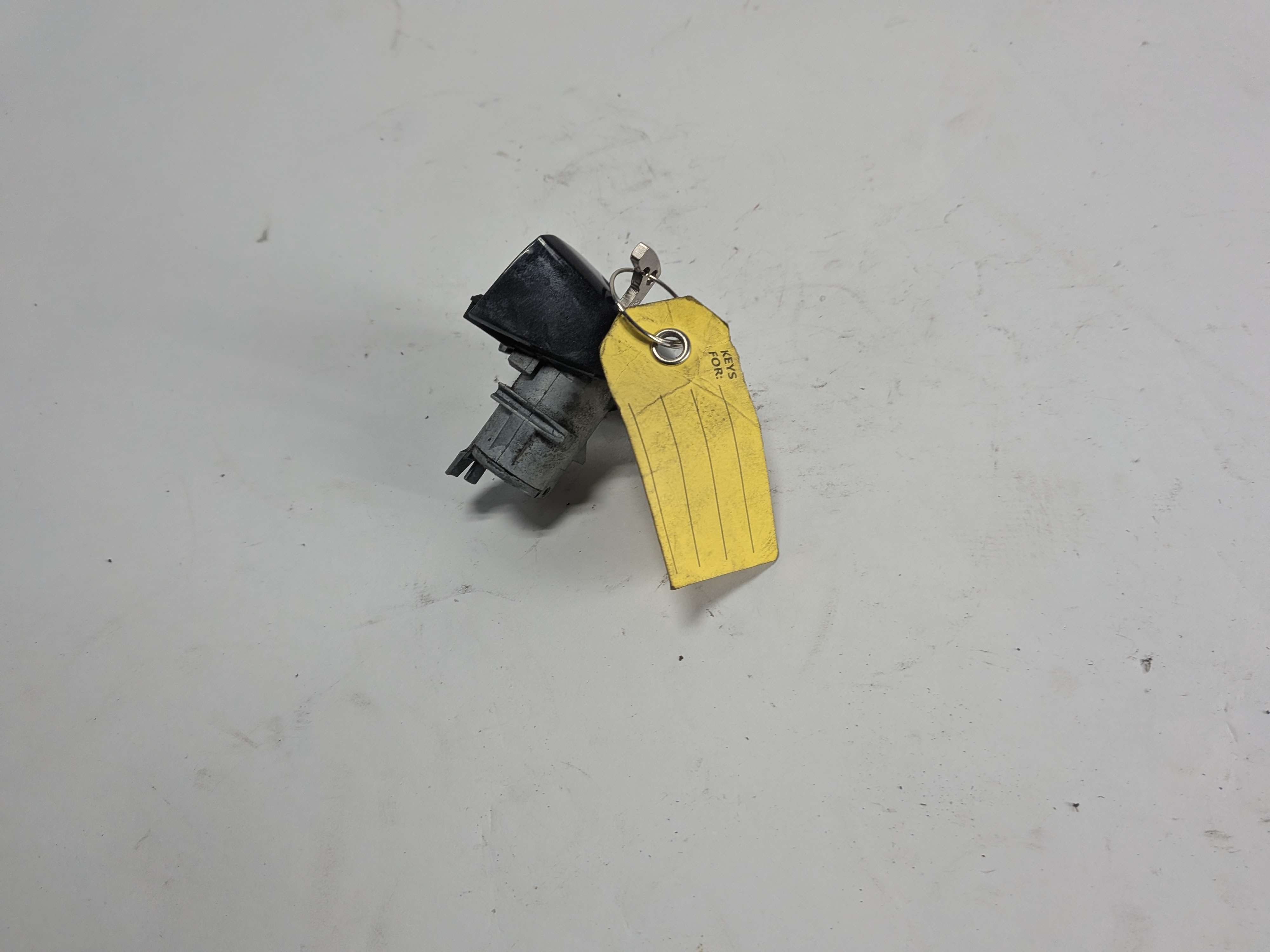 2015 MERCEDES GL550 (X166) FRONT LEFT DRIVER DOOR LOCK CYLINDER TUMBLER w/ KEY — exact item pictured
