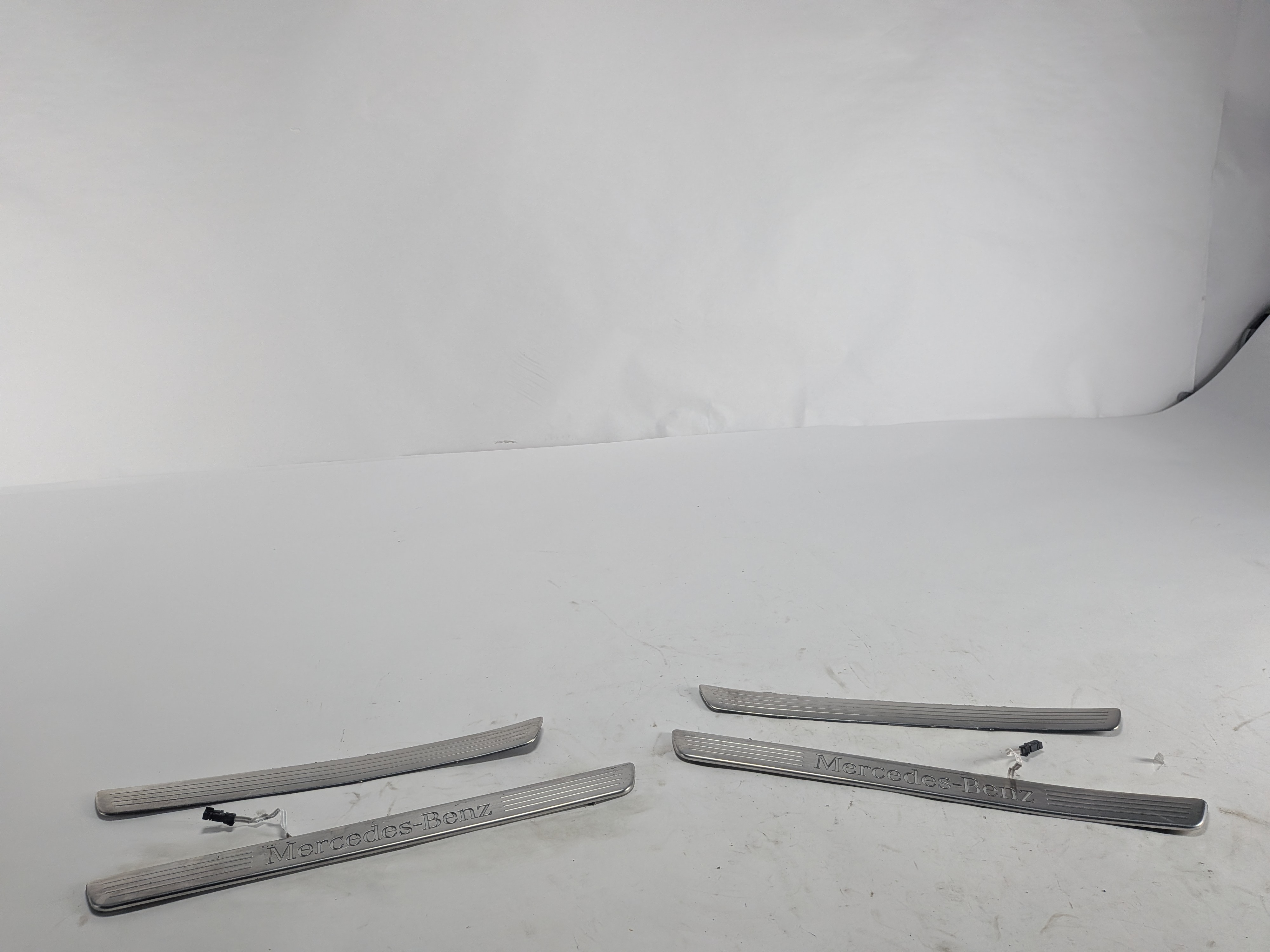 2015 MERCEDES GL550 (X166) ILLUMINATED FRONT REAR DOOR SILL SCUFF PLATE SET/4 — exact item pictured