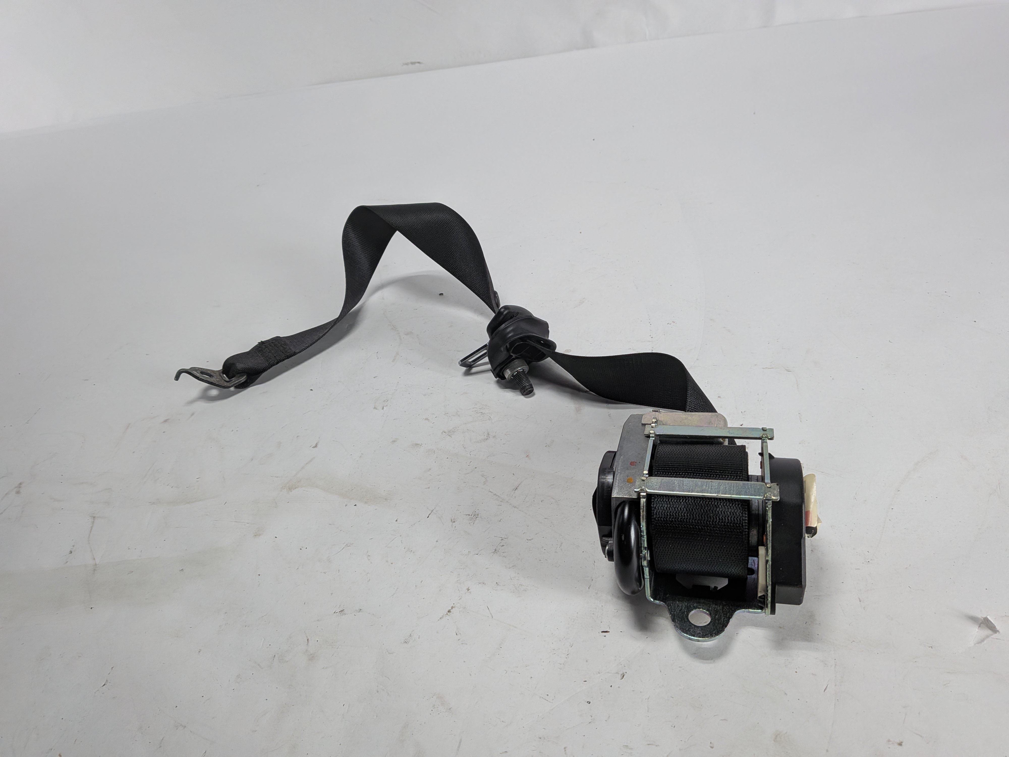 2015 MERCEDES GL550 (X166) REAR LEFT 3RD ROW SEAT SEATBELT RETRACTOR (Black) — exact item pictured