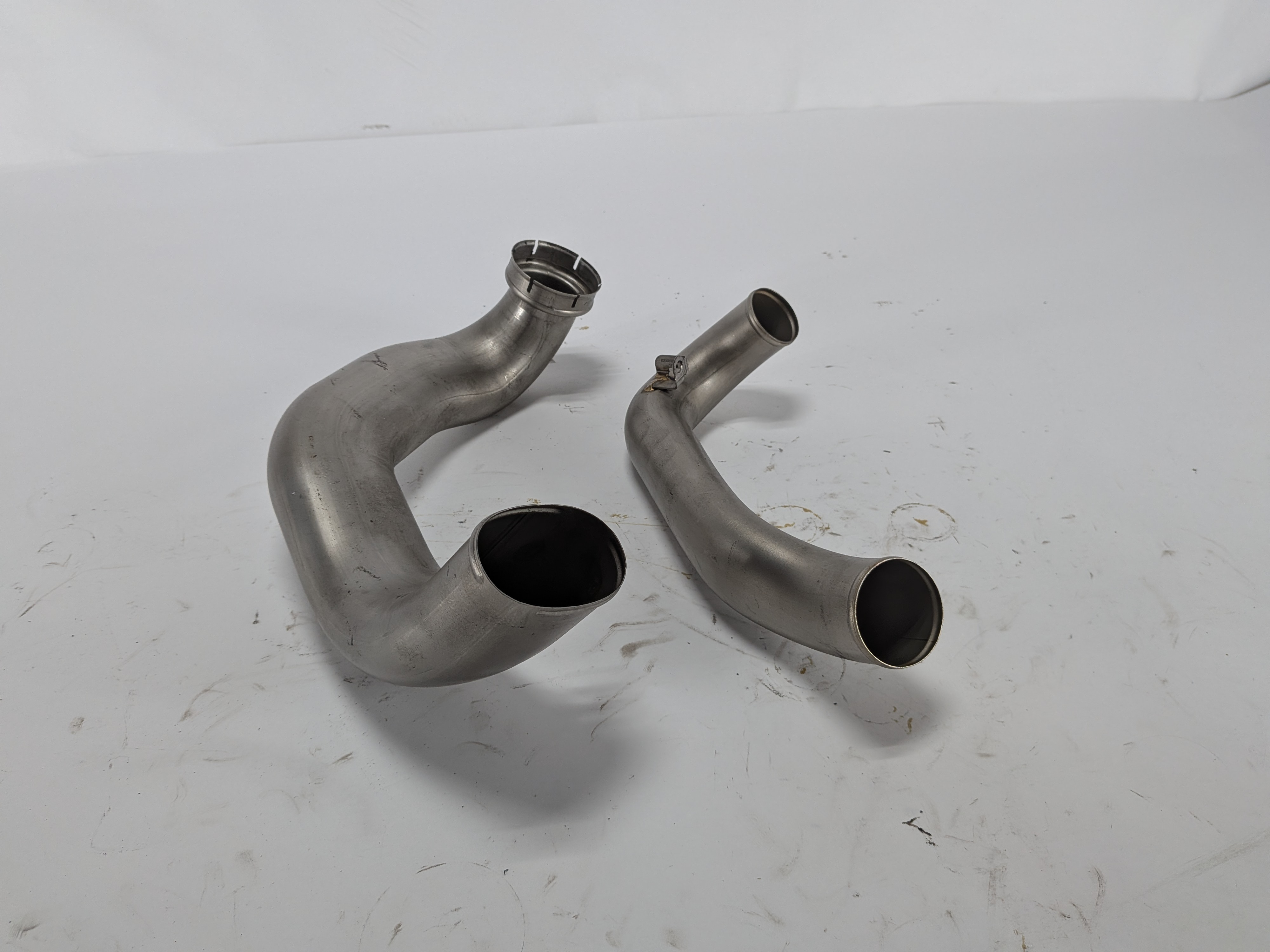2015 MERCEDES GL550 (X166) 4.6L (278.928) ENGINE LEFT AIR INTAKE PIPE DUCT SET/2 — exact item pictured