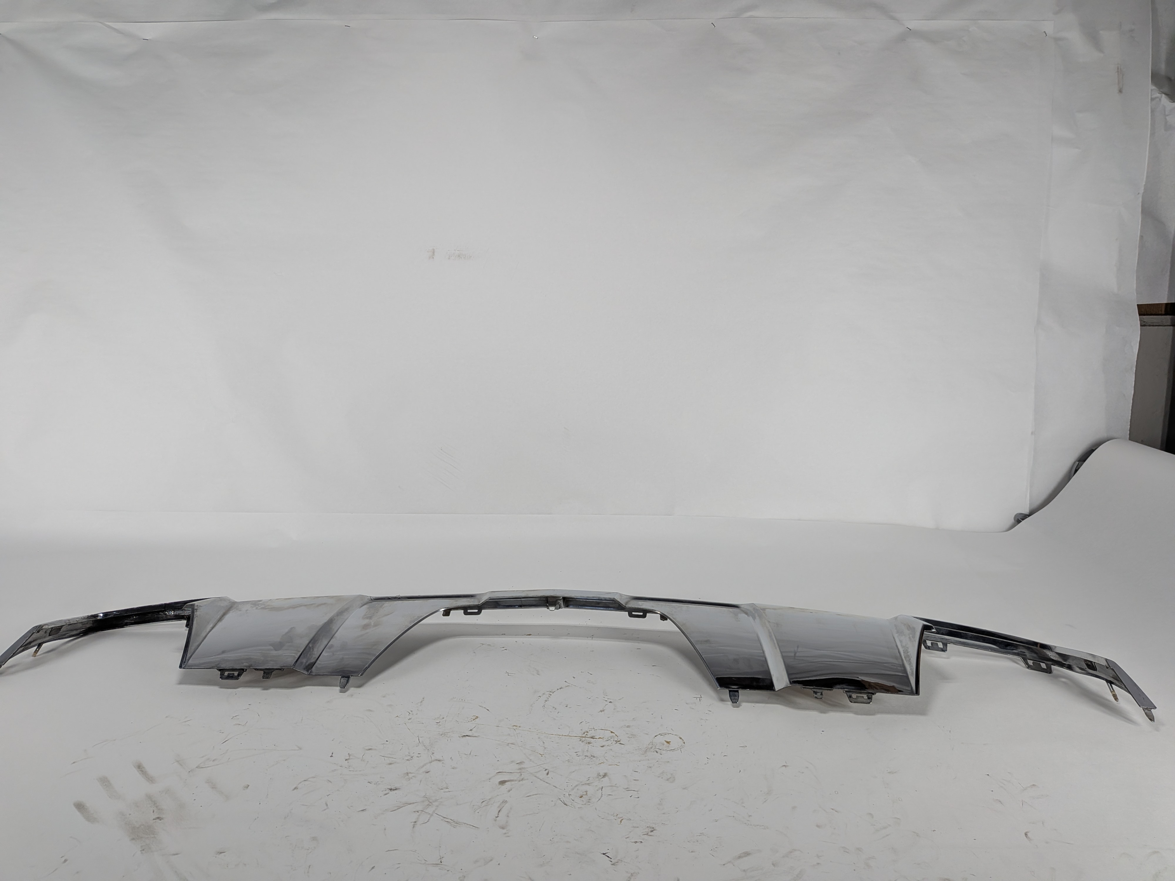 2015 MERCEDES GL550 (X166) REAR LOWER BUMPER VALANCE DIFFUSER PANEL CHROME TRIM — exact item pictured