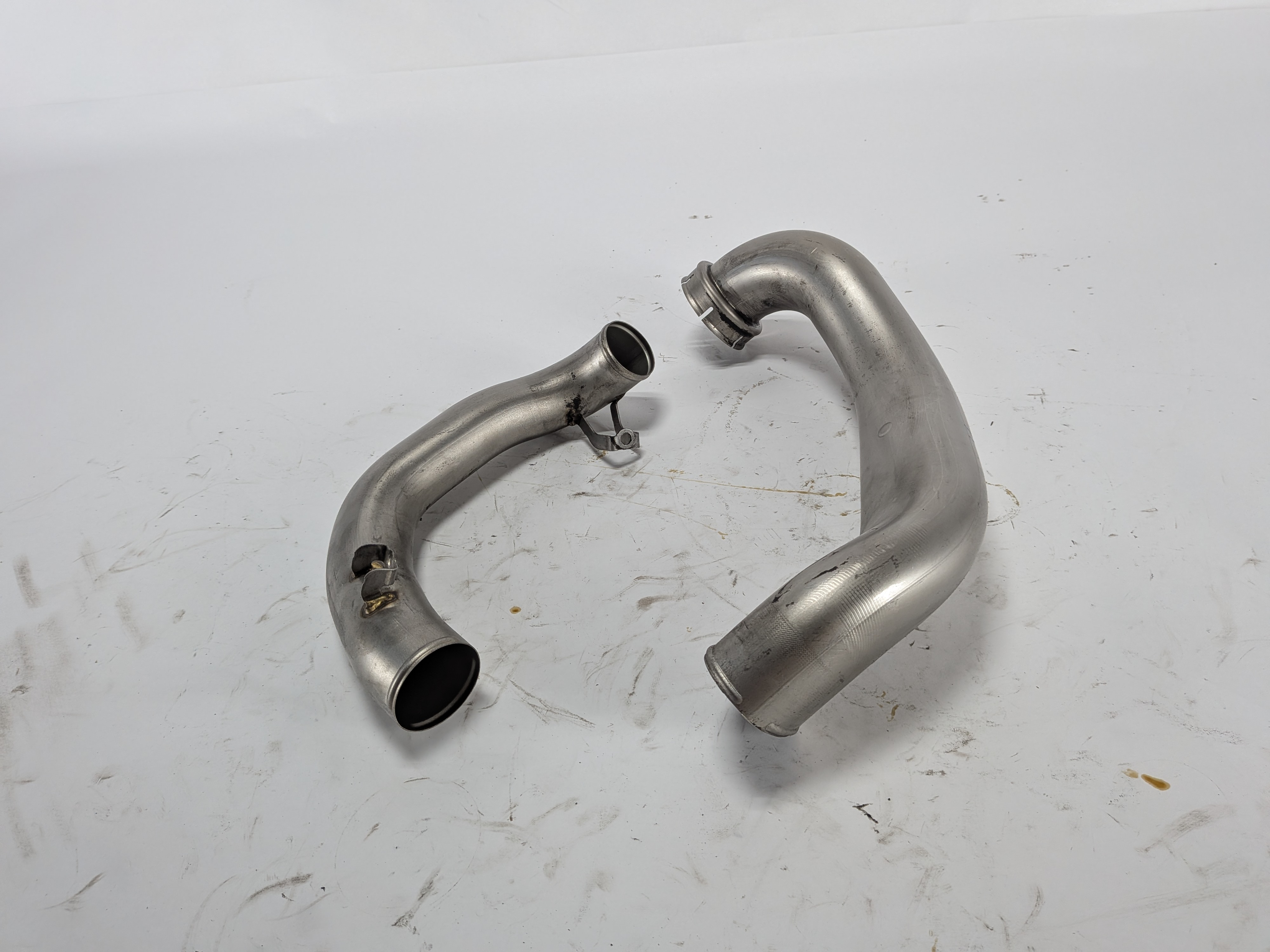 2015 MERCEDES GL550 (X166) 4.6L 278.928 ENGINE RIGHT AIR INTAKE HOSE PIPE SET/2 — exact item pictured