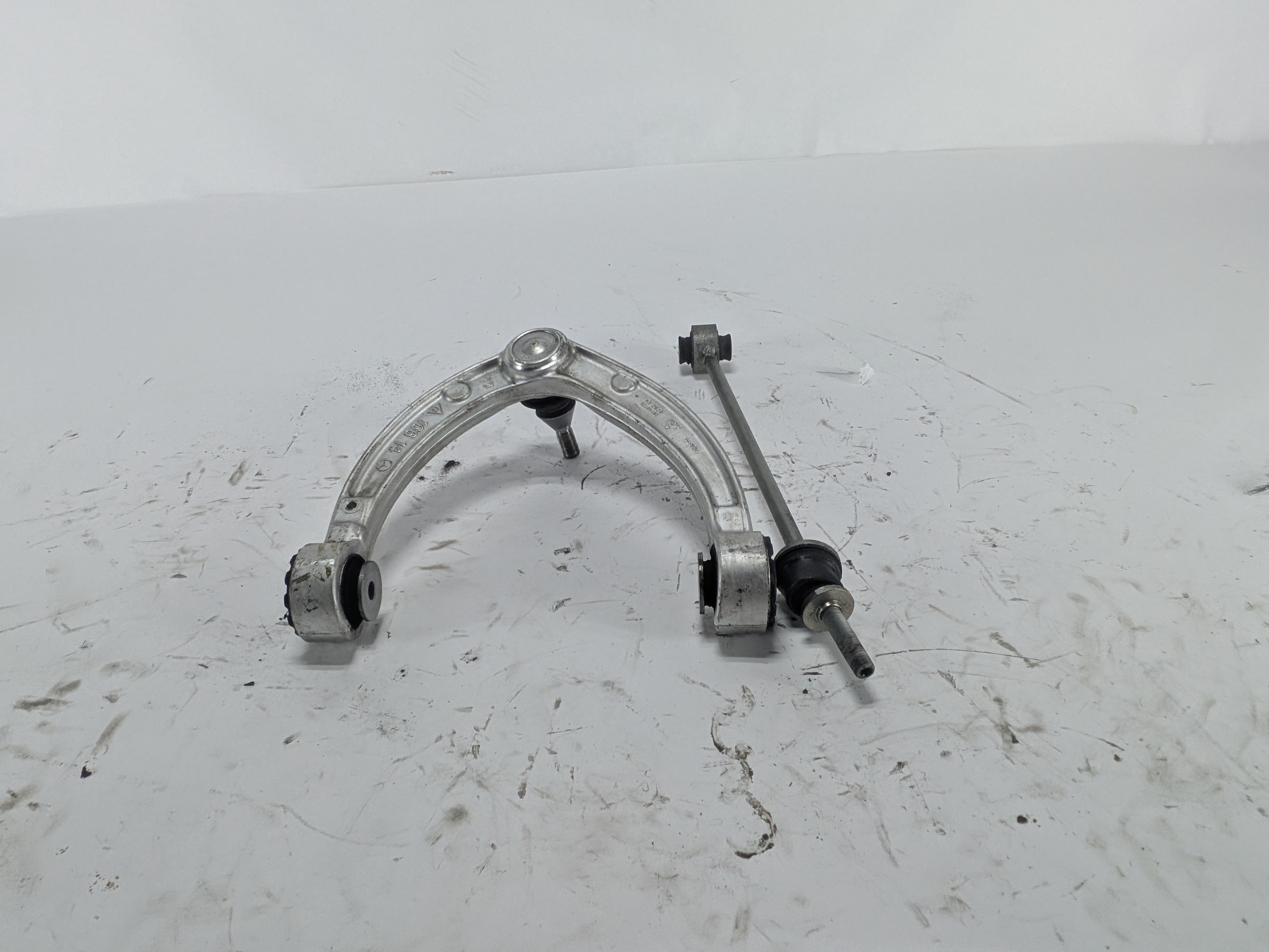 12-19 MB GL GLE ML W166 X166 FRONT RIGHT UPPER CONTROL ARM w/ SWAY BAR END LINK — exact item pictured