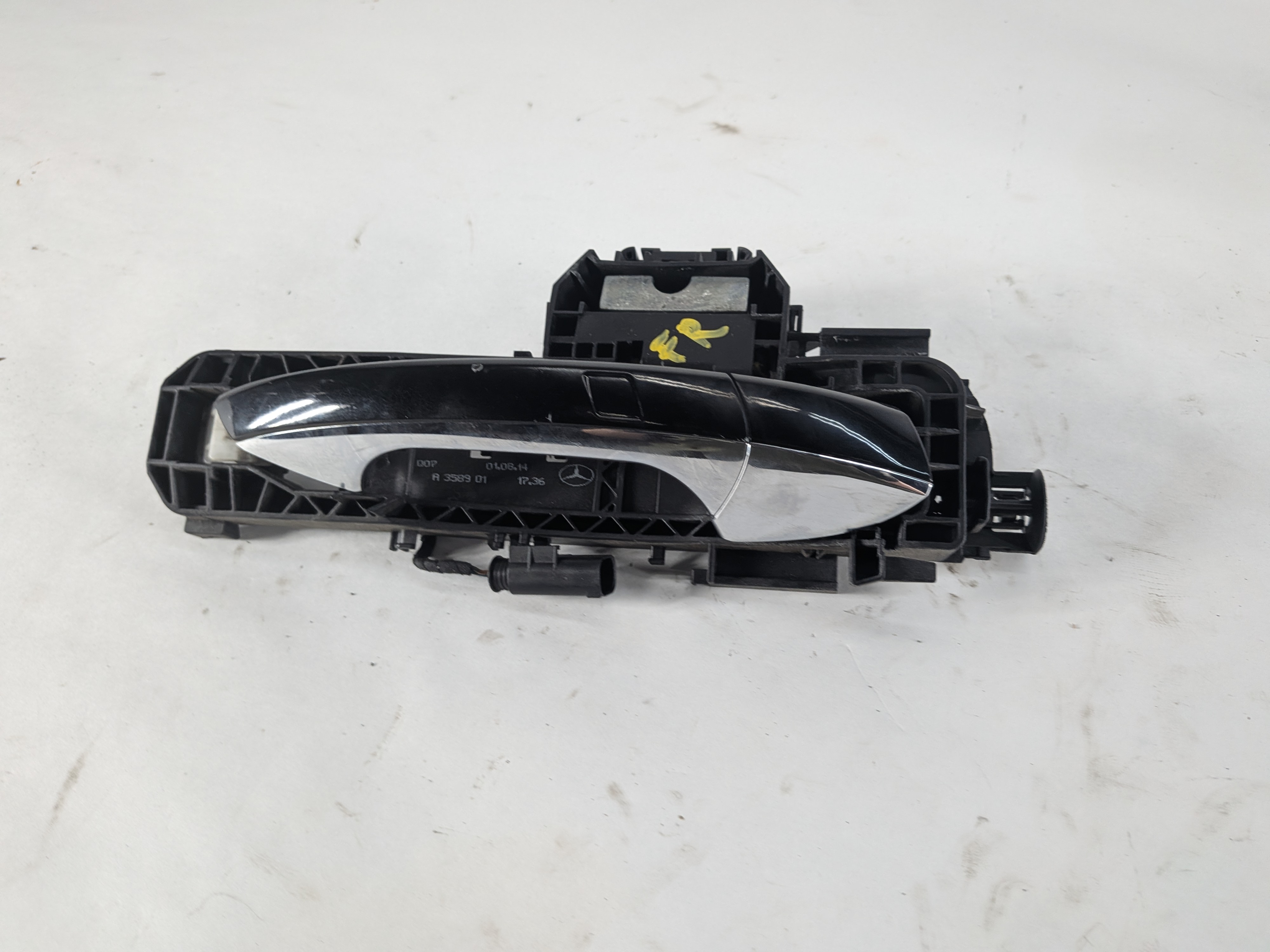 08-16 MERCEDES C E GL ML CLASS FRONT or REAR RIGHT KEYLESS DOOR HANDLE (Black) — exact item pictured