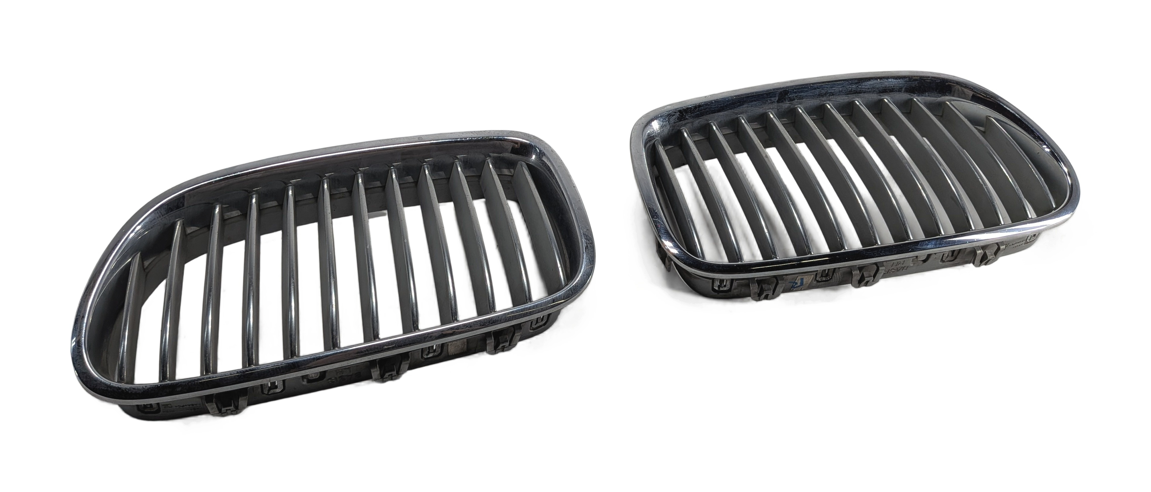 11-13 BMW 528i 535i 550i (F10) FRONT LEFT & RIGHT HOOD VENT GRILLE SET — exact item pictured
