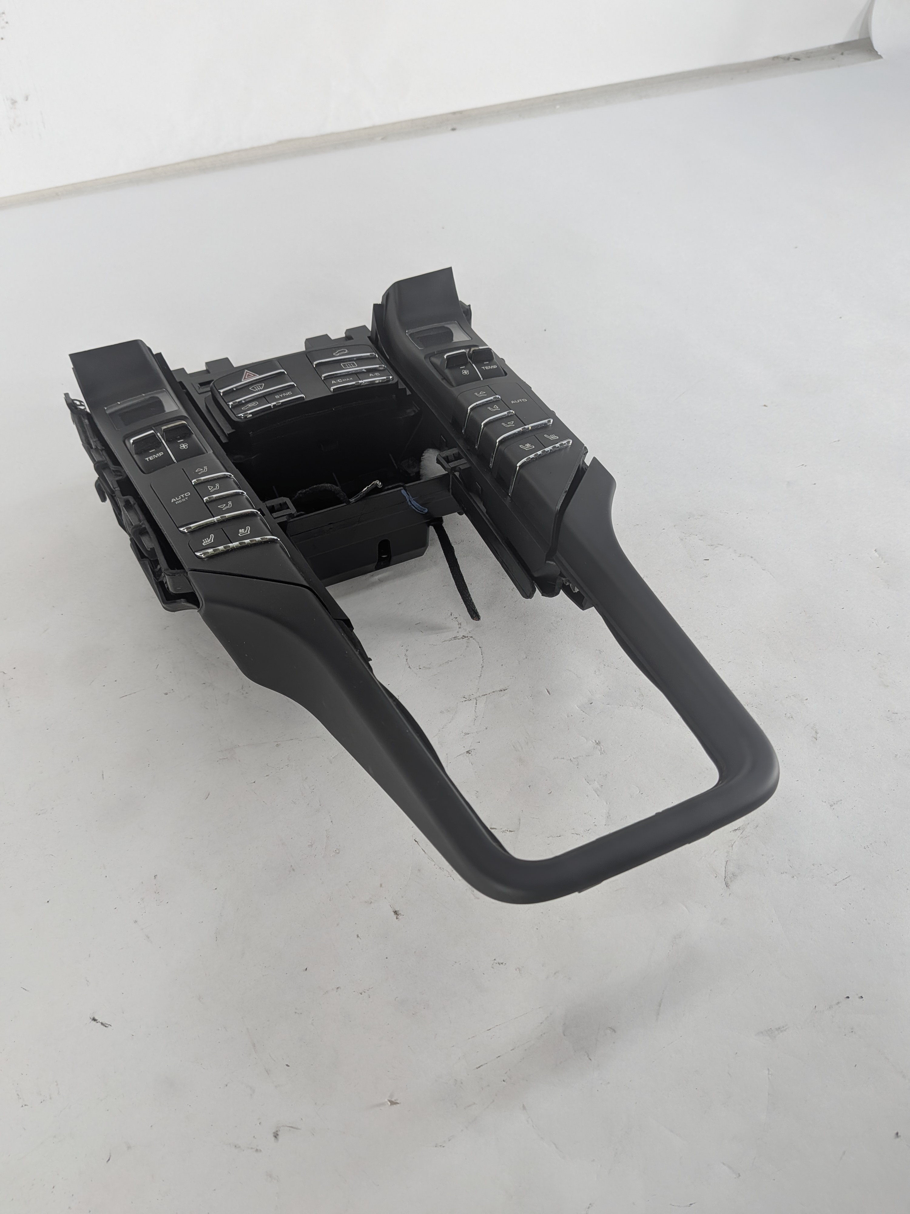 11-18 PORSCHE CAYENNE (958) FRONT HEATER A/C TEMPERATURE CONTROL (VENTED SEAT) — exact item pictured