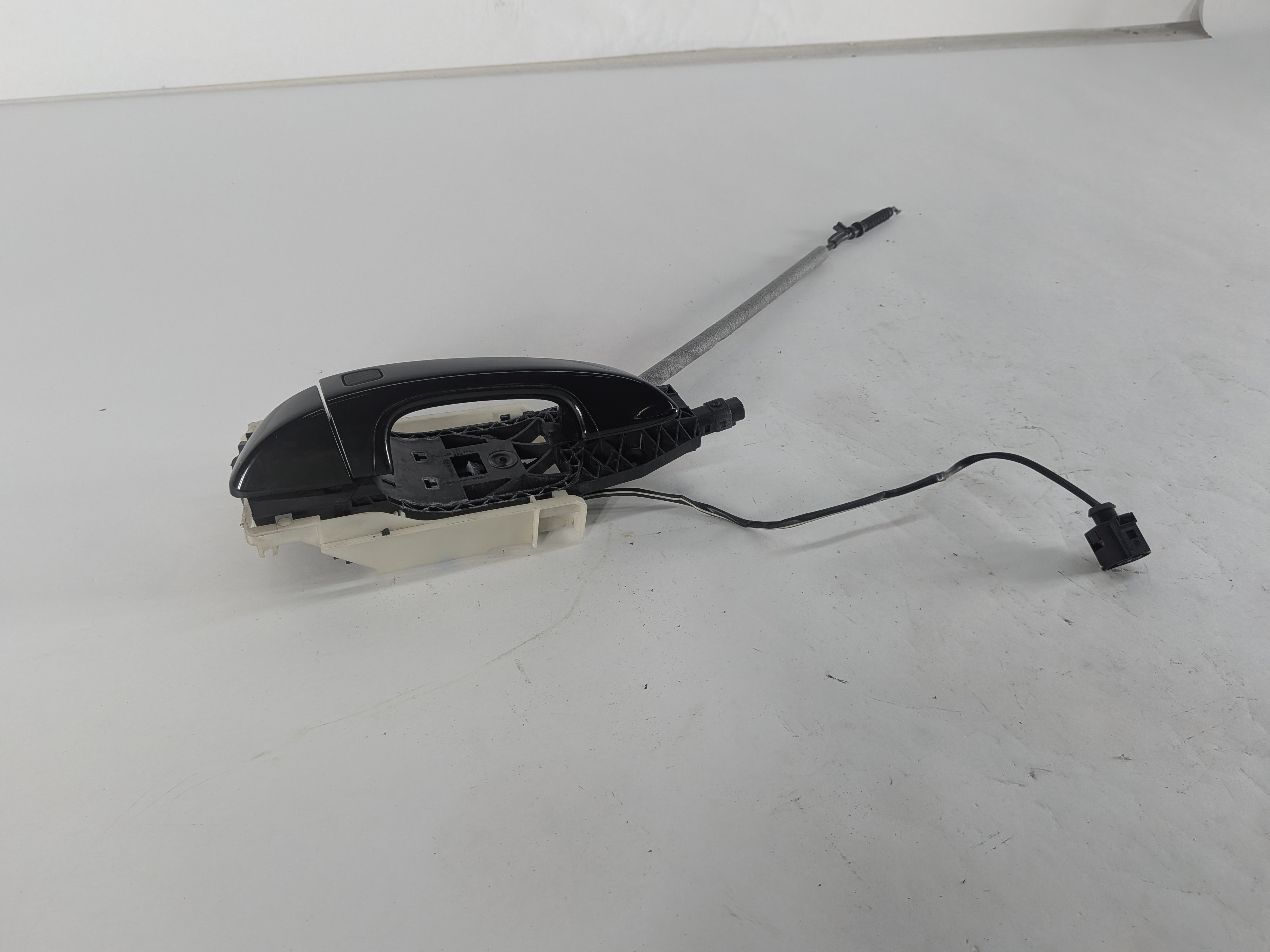 2011-2018 PORSCHE CAYENNE (958) REAR LEFT KEYLESS DOOR HANDLE (Black) — exact item pictured