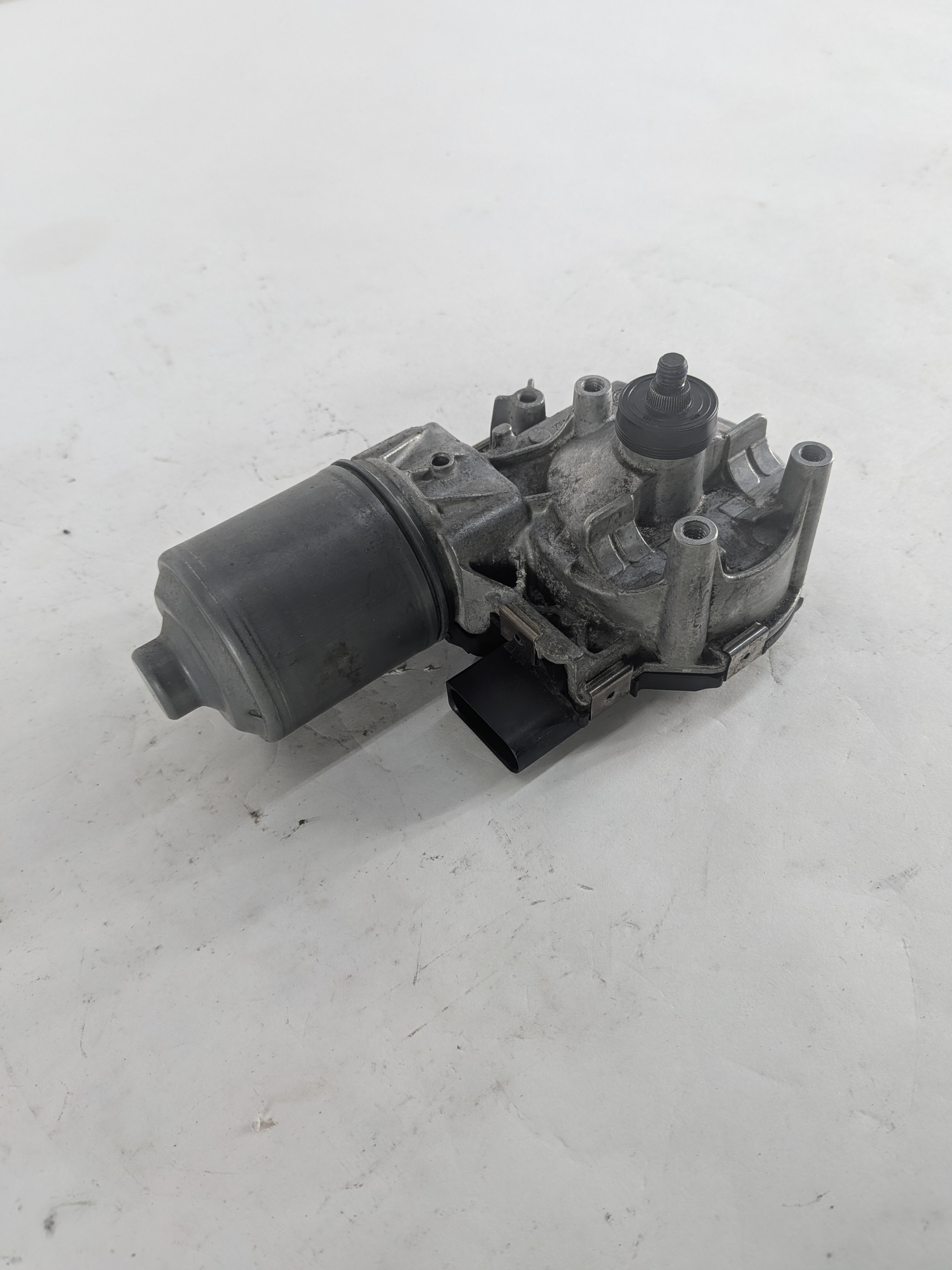 2011-2018 PORSCHE CAYENNE (958) FRONT WINDSHIELD WIPER MOTOR — exact item pictured