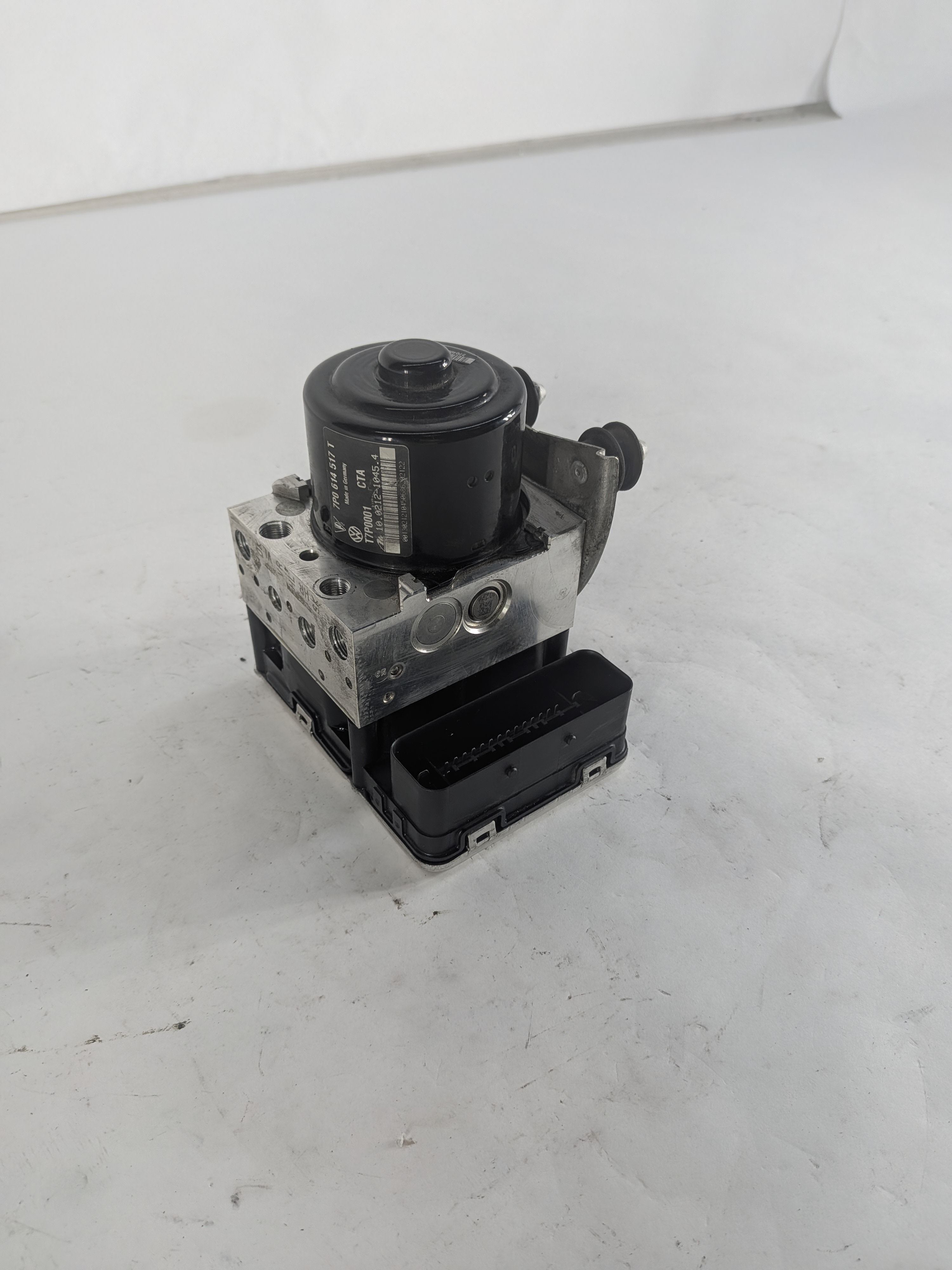 2015-2018 PORSCHE CAYENNE (958) ABS ANTI LOCK BRAKE PUMP w/ MODULE — exact item pictured