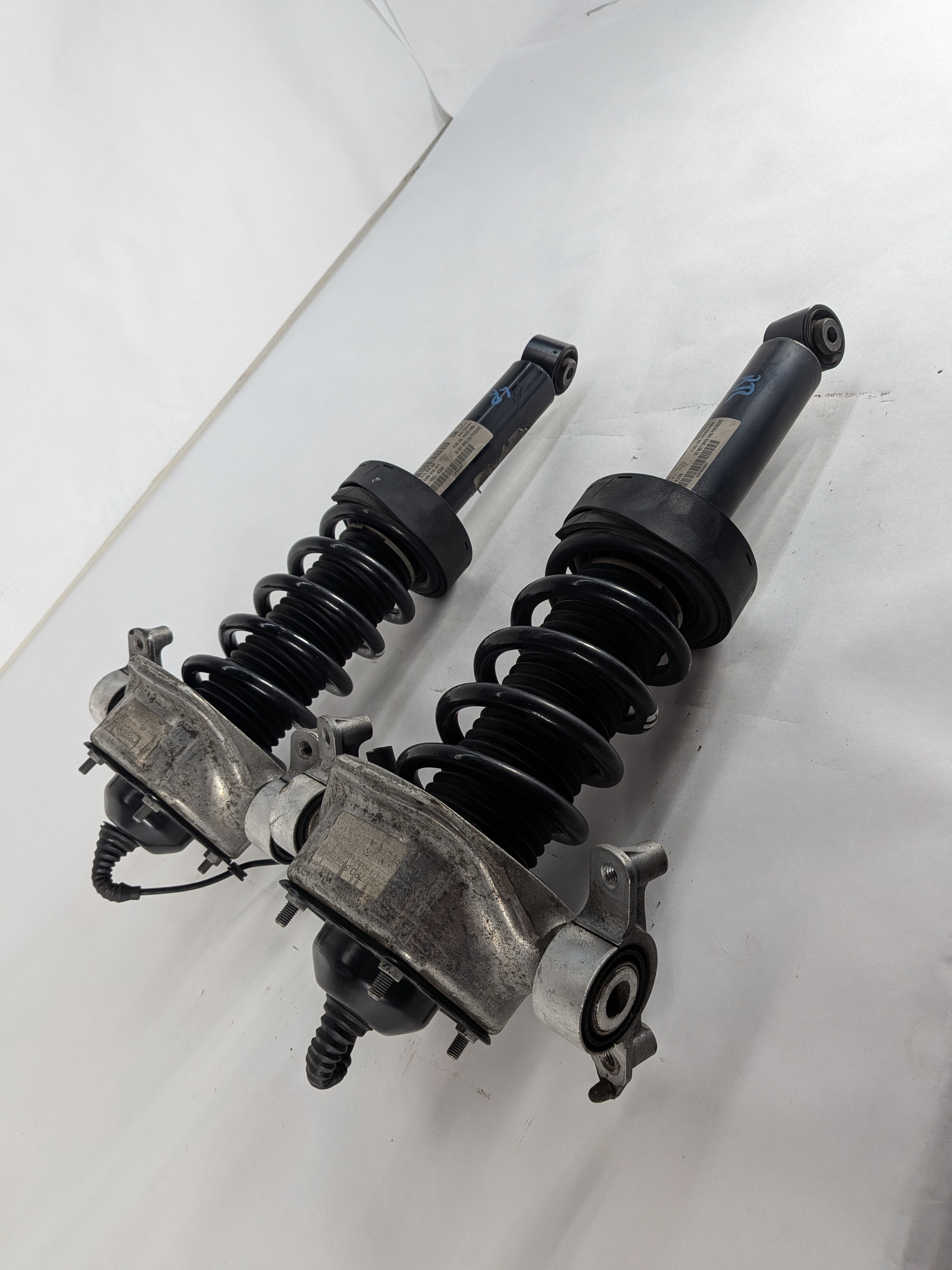 11-18 PORSCHE CAYENNE (958) REAR LEFT & RIGHT AIR SUSPENSION VDC SHOCK STRUT SET — exact item pictured