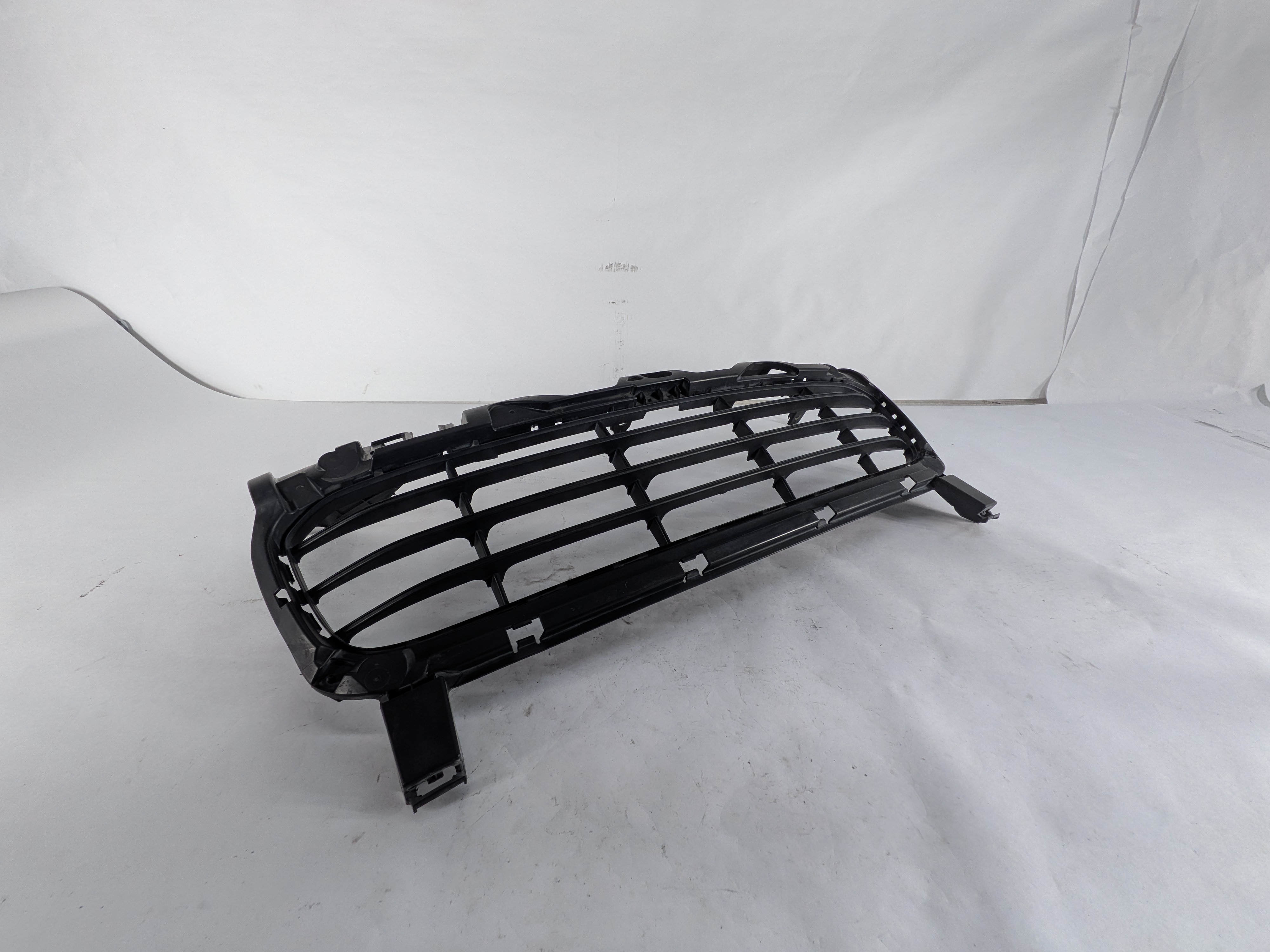 15-18 PORSCHE CAYENNE (958) FRONT LOWER BUMPER CENTER AIR VENT DUCT GRILLE TRIM — exact item pictured