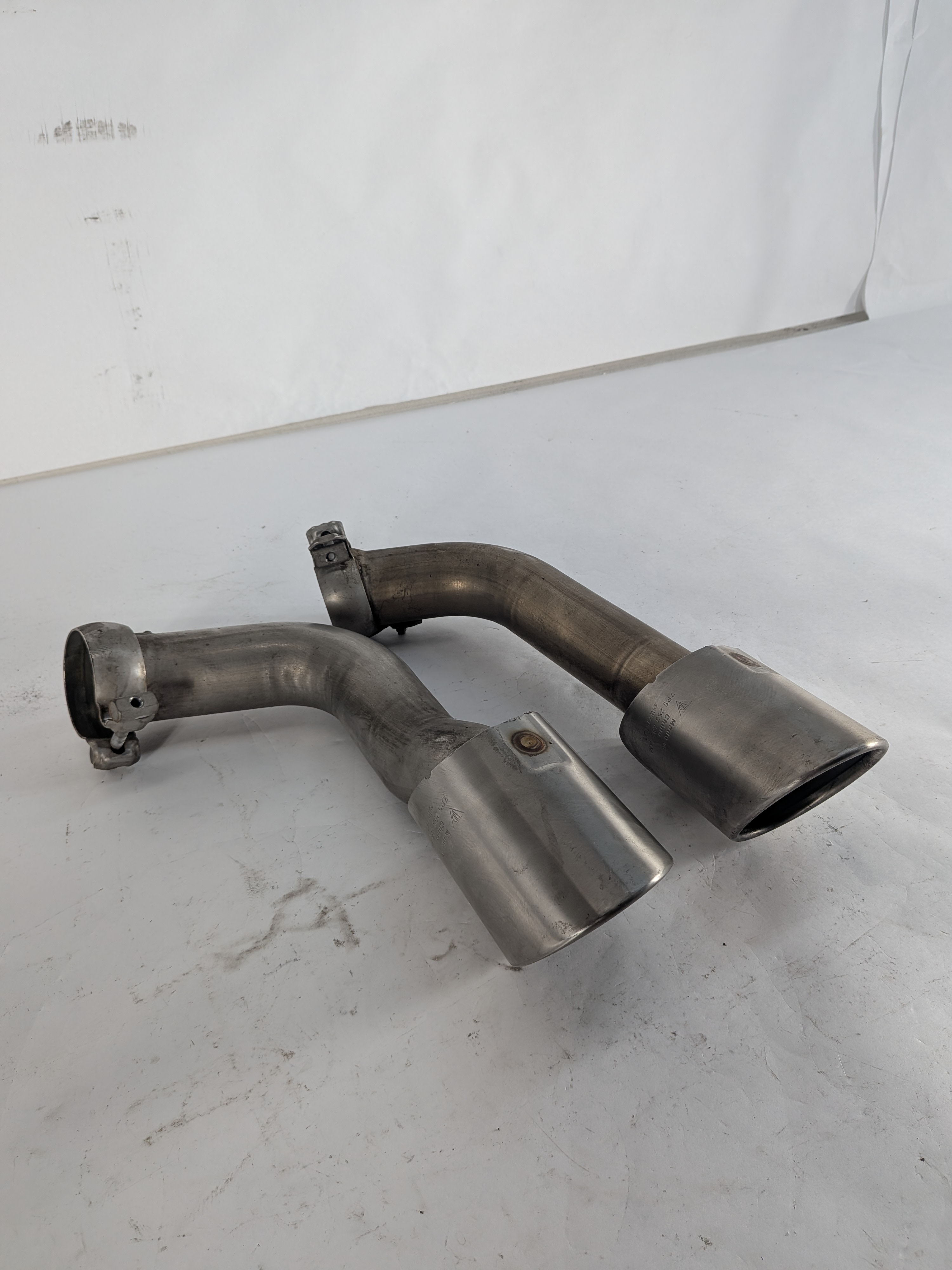 11-16 PORSCHE CAYENNE HYBRID 958 REAR RIGHT PASSENGER MUFFLER EXHAUST TIP SET-2 — exact item pictured