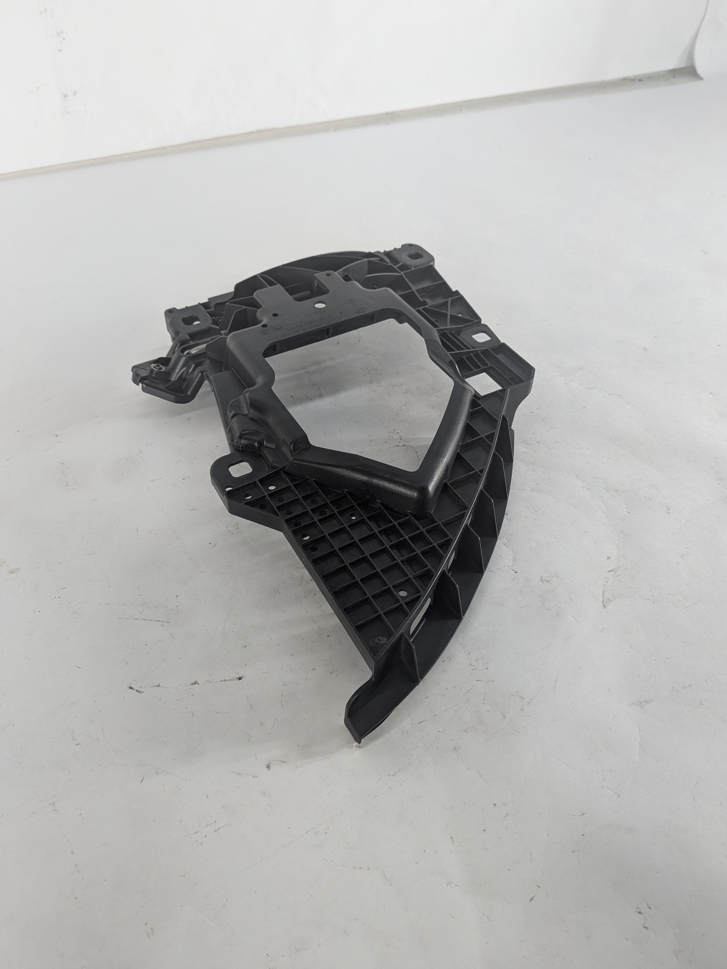 2016 PORSCHE CAYENNE (958) FRONT RIGHT HEADLIGHT HEADLAMP MOUNTING BRACKET — exact item pictured