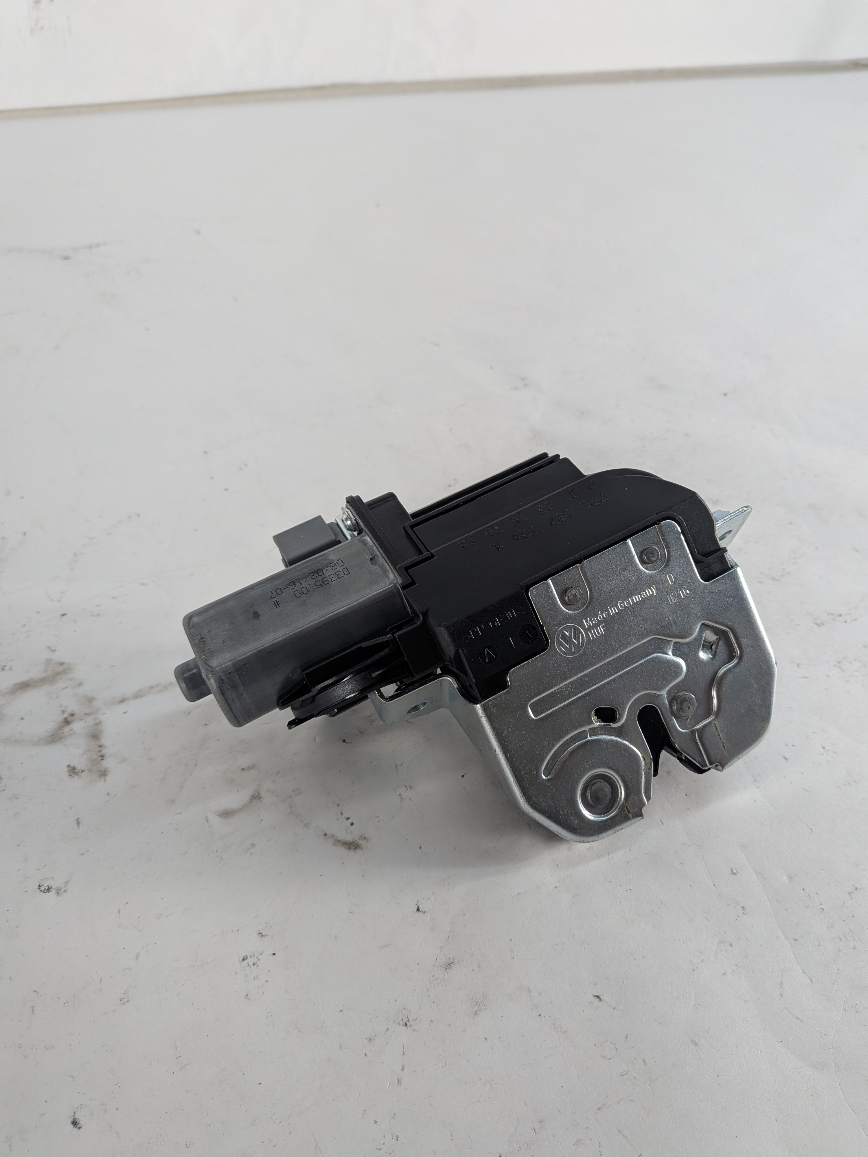 2016 PORSCHE CAYENNE 958 REAR LIFTGATE TAILGATE DOOR LOCK LATCH ACTUATOR MOTOR — exact item pictured