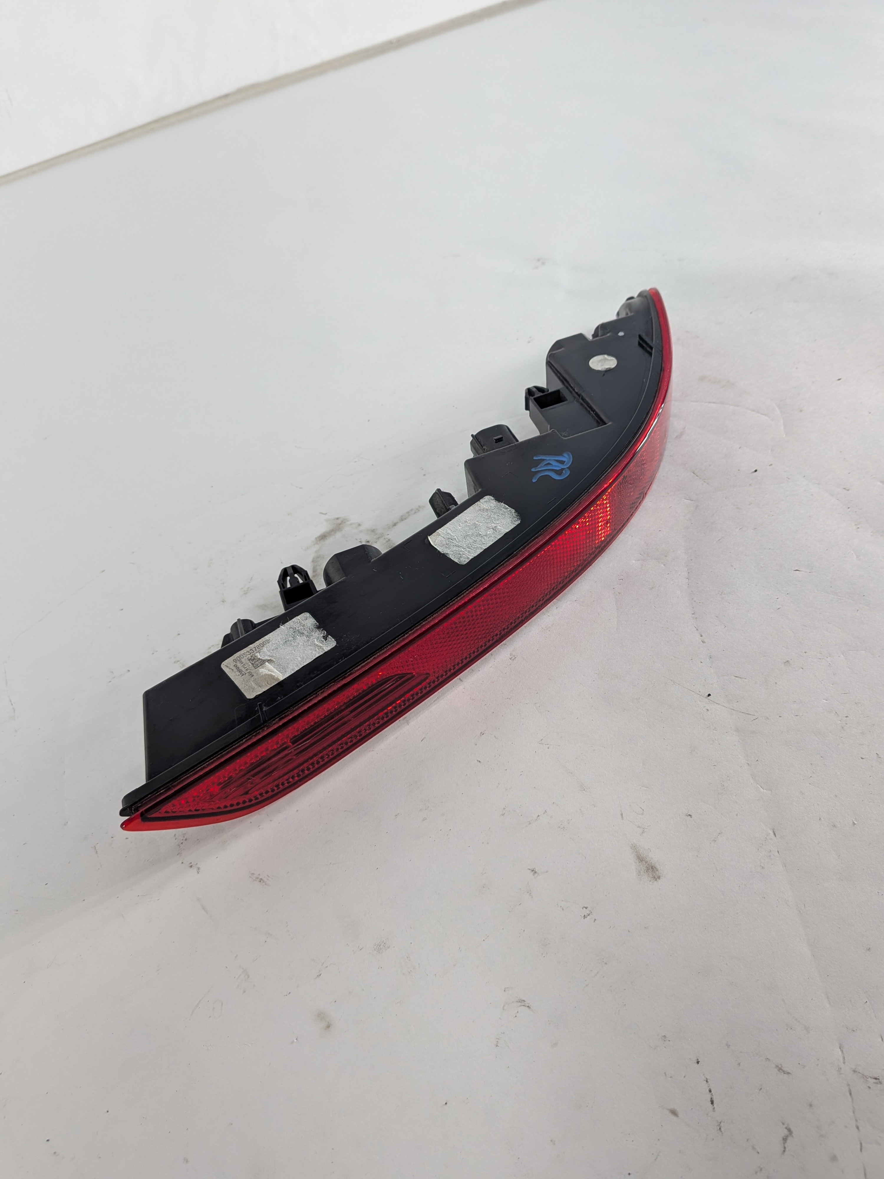 15-18 PORSCHE CAYENNE (958) REAR RIGHT PASSENGER LOWER BUMPER TAILLIGHT LAMP — exact item pictured