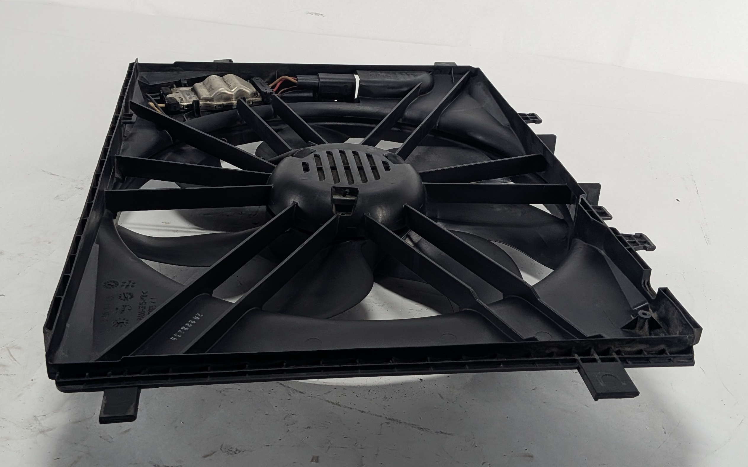 08-17 MERCEDES B C E CLA CLS GLK SLK (W207 W204 X204 W212) RADIATOR COOLING FAN — exact item pictured