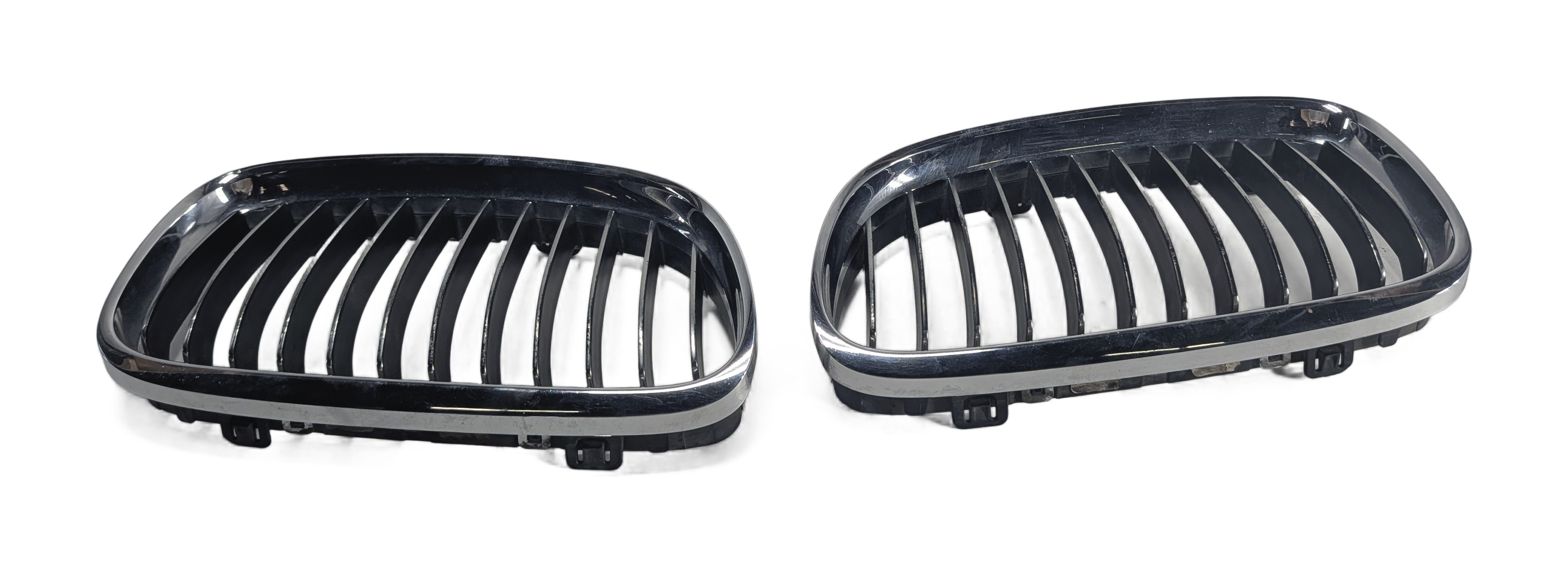 09-12 BMW 323i 328i 335i 335d (E90) FRONT LEFT/RIGHT KIDNEY GRILLE SET/2 CHROME — exact item pictured