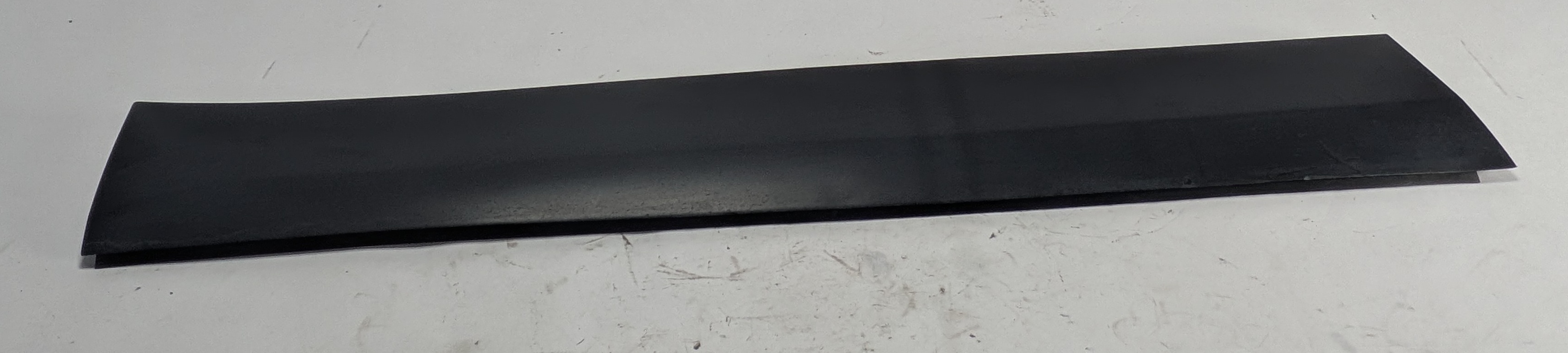 2015-2019 LAND ROVER DISCOVER SPORT (L550) FRONT LEFT DRIVER DOOR MOULDING TRIM — exact item pictured