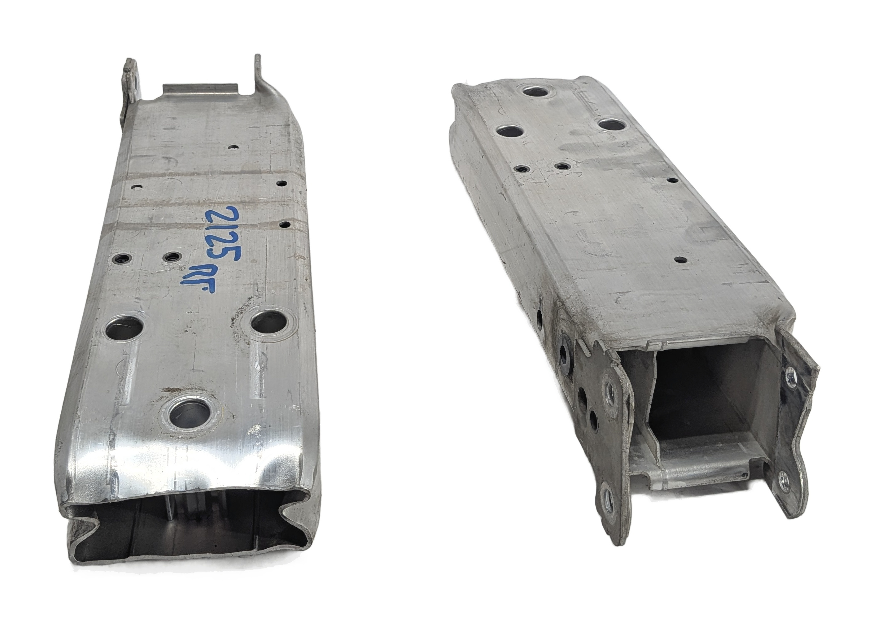 12-21 BMW 2 3 4 SERIES (F22 F30 F32) FRONT BUMPER REINFORCEMENT BRACKET SET/2 — exact item pictured