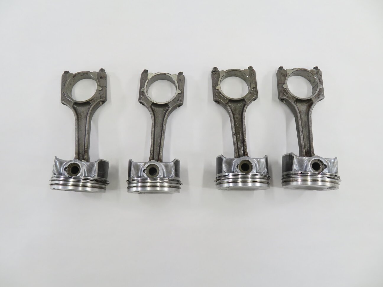 Thumbnail 2: 2009-2011 AUDI A4 A5 Q5 (B8 8K 8T 8R) 2.0L CAEB TURBO ENGINE PISTON SET-4